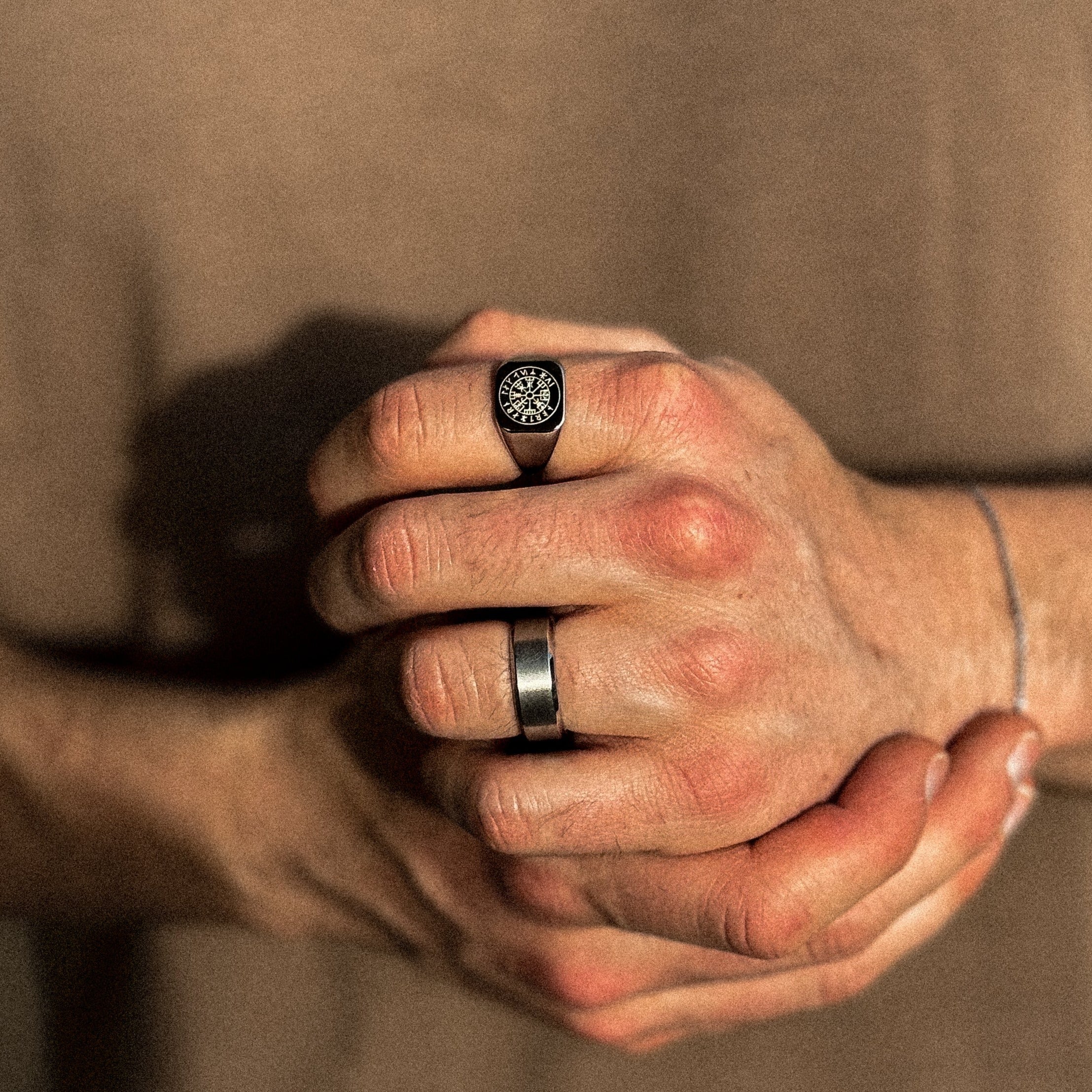 Vegvisir Signature - Silvertonad ring