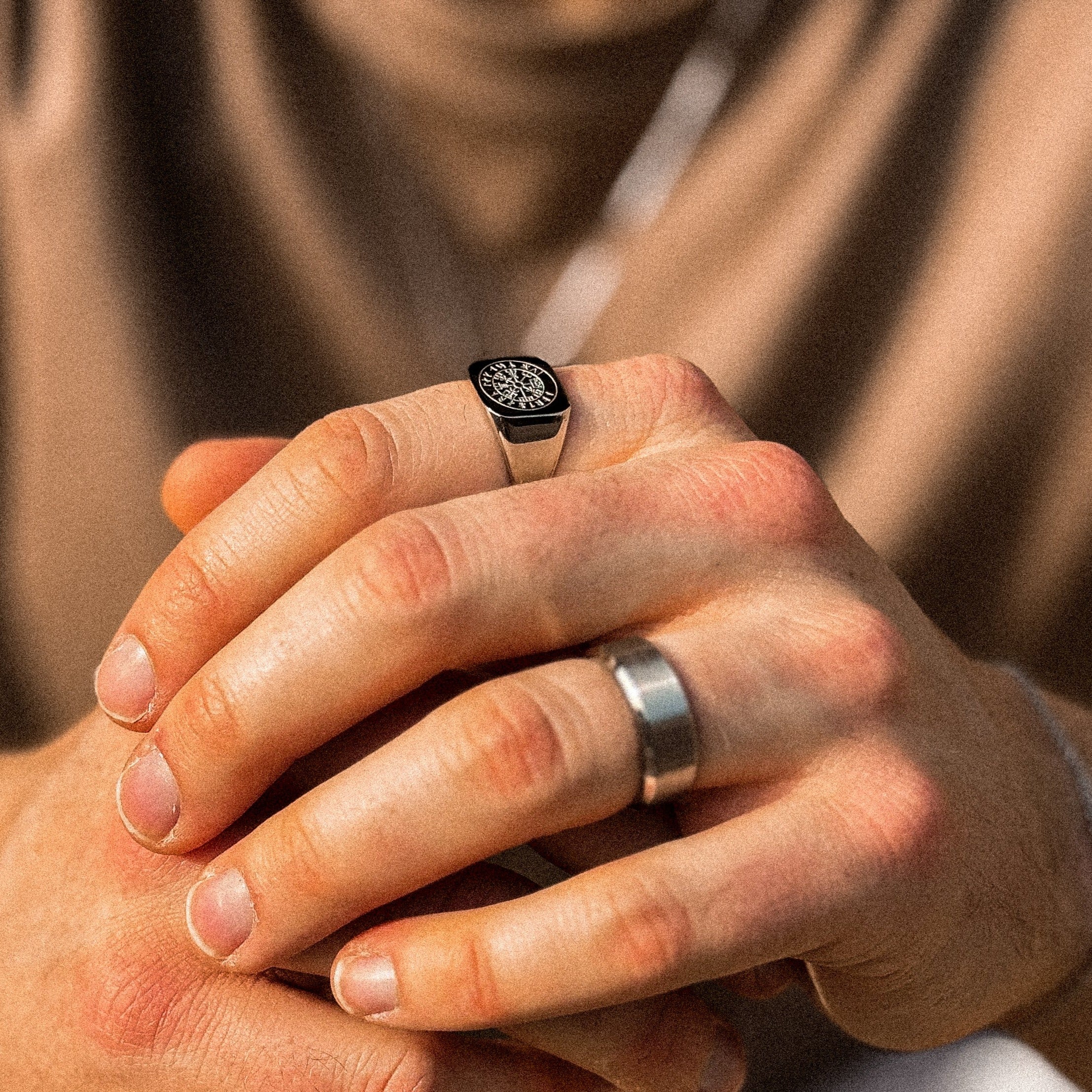 Vegvisir Signature - Silvertonad ring