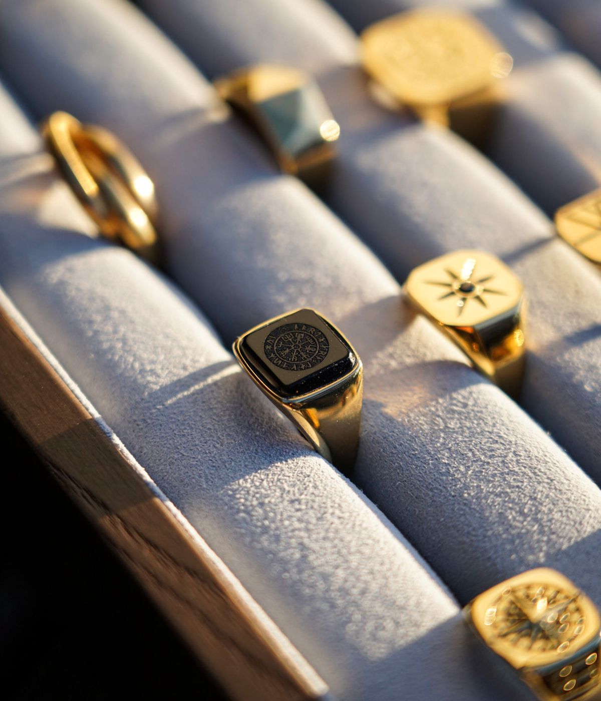 Guld ring til mænd med sort onyx sten