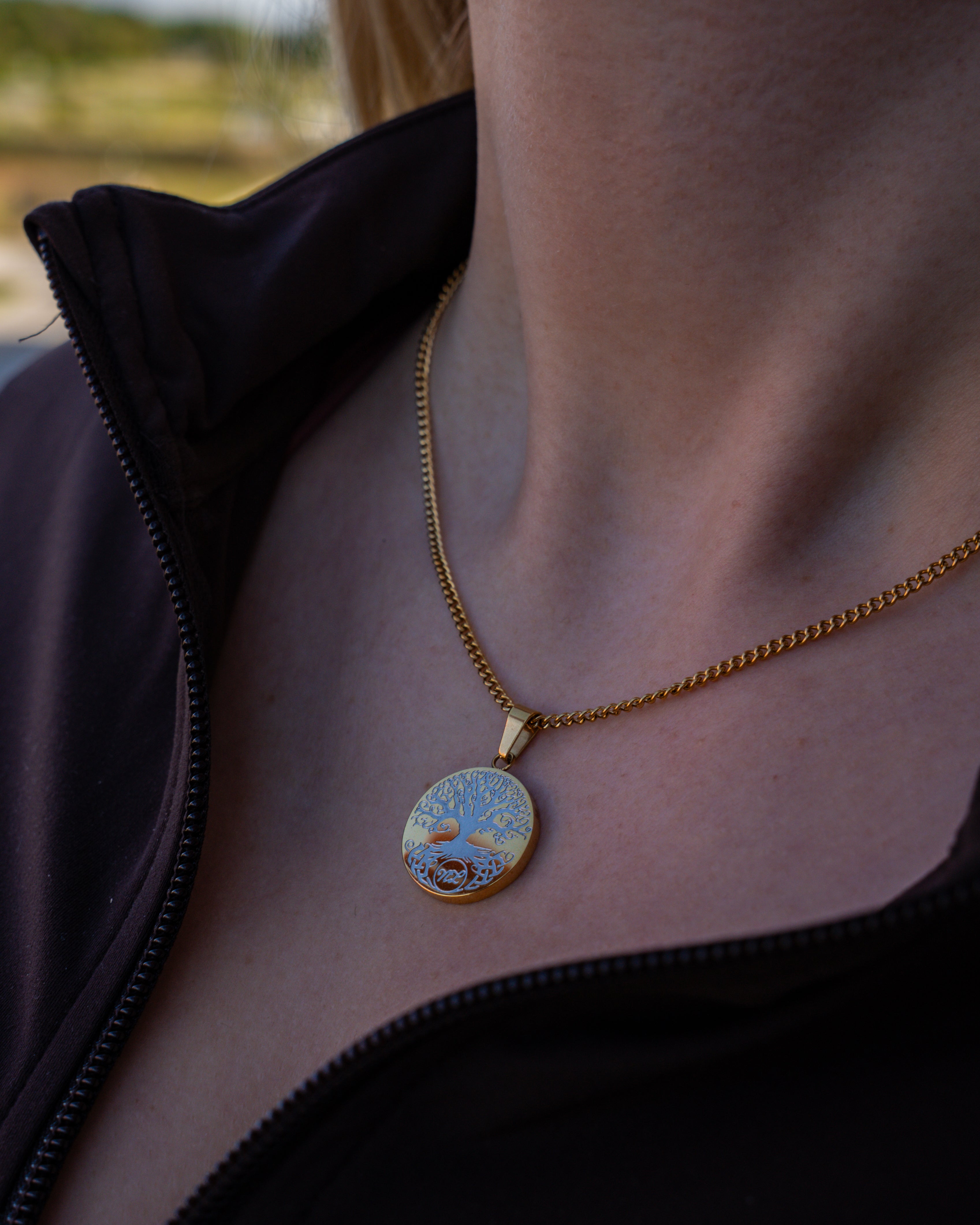 NL Yggdrasil pendant - Gold-toned