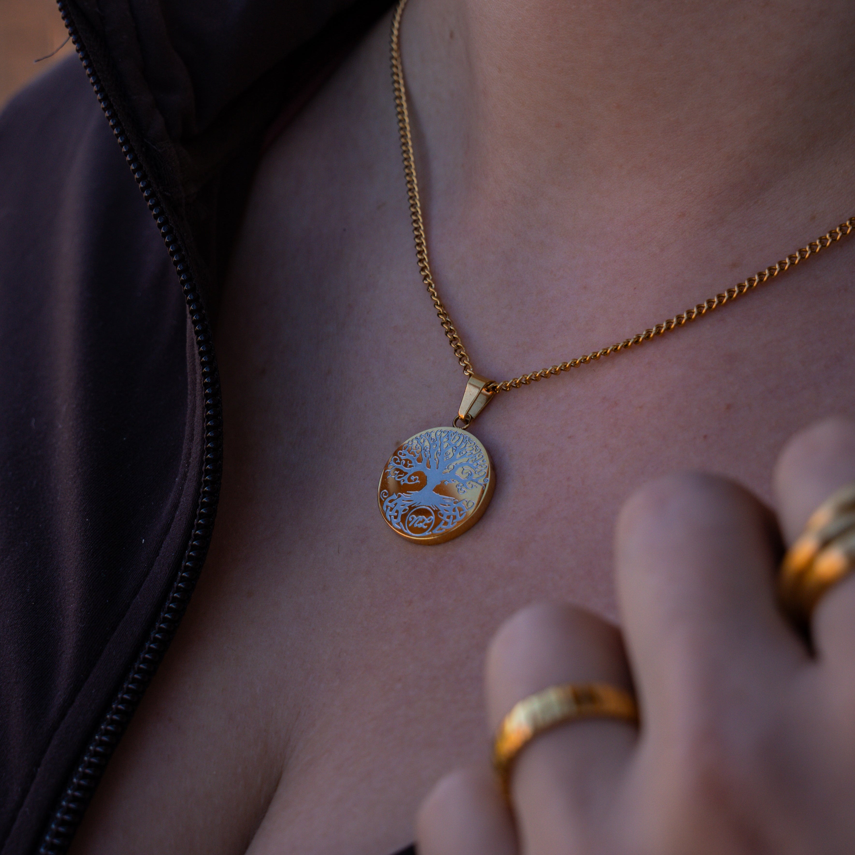 Yggdrasil halskæde, Guldbelagt