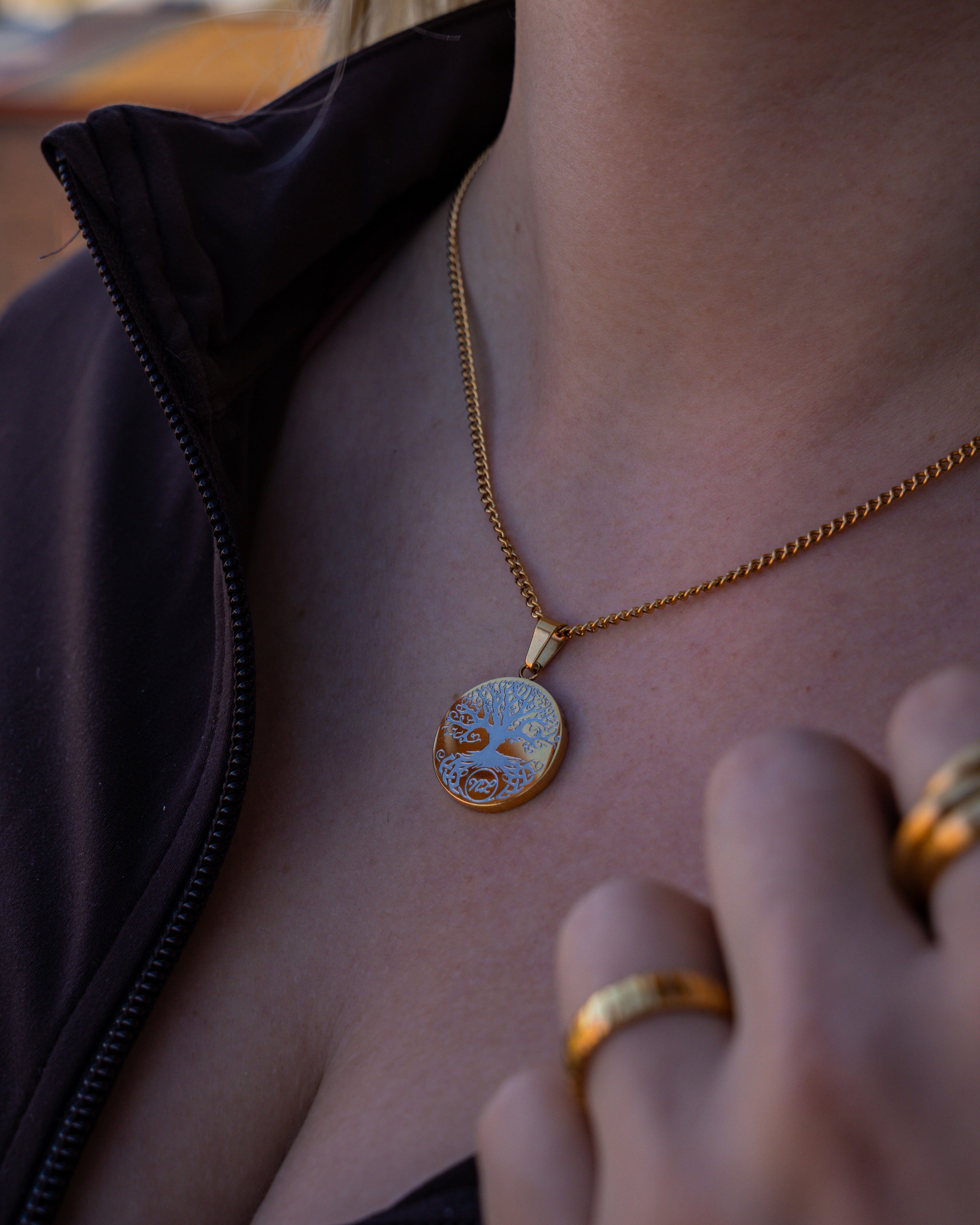 NL Yggdrasil pendant - Gold-toned