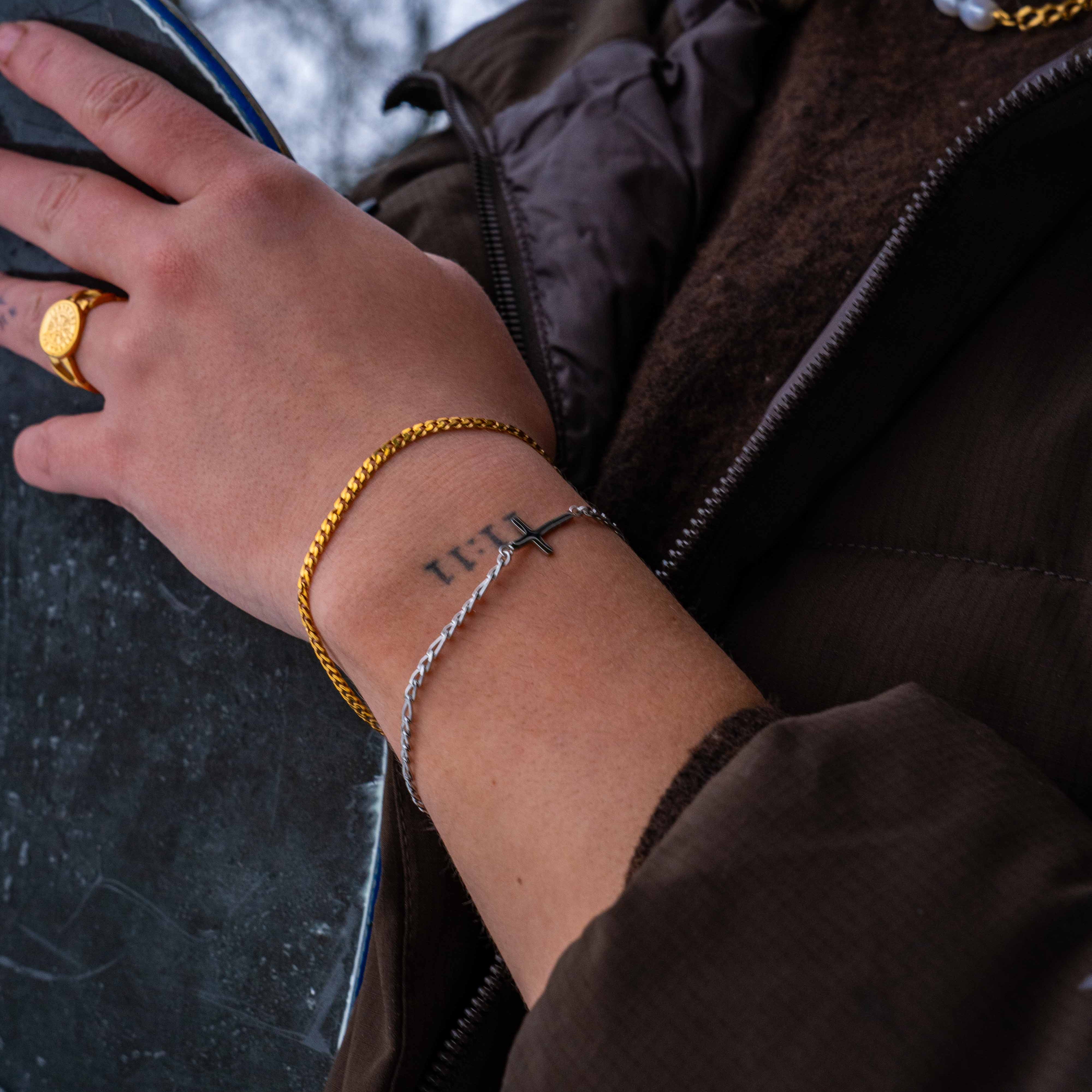 Antique kors armband - silverfärgad