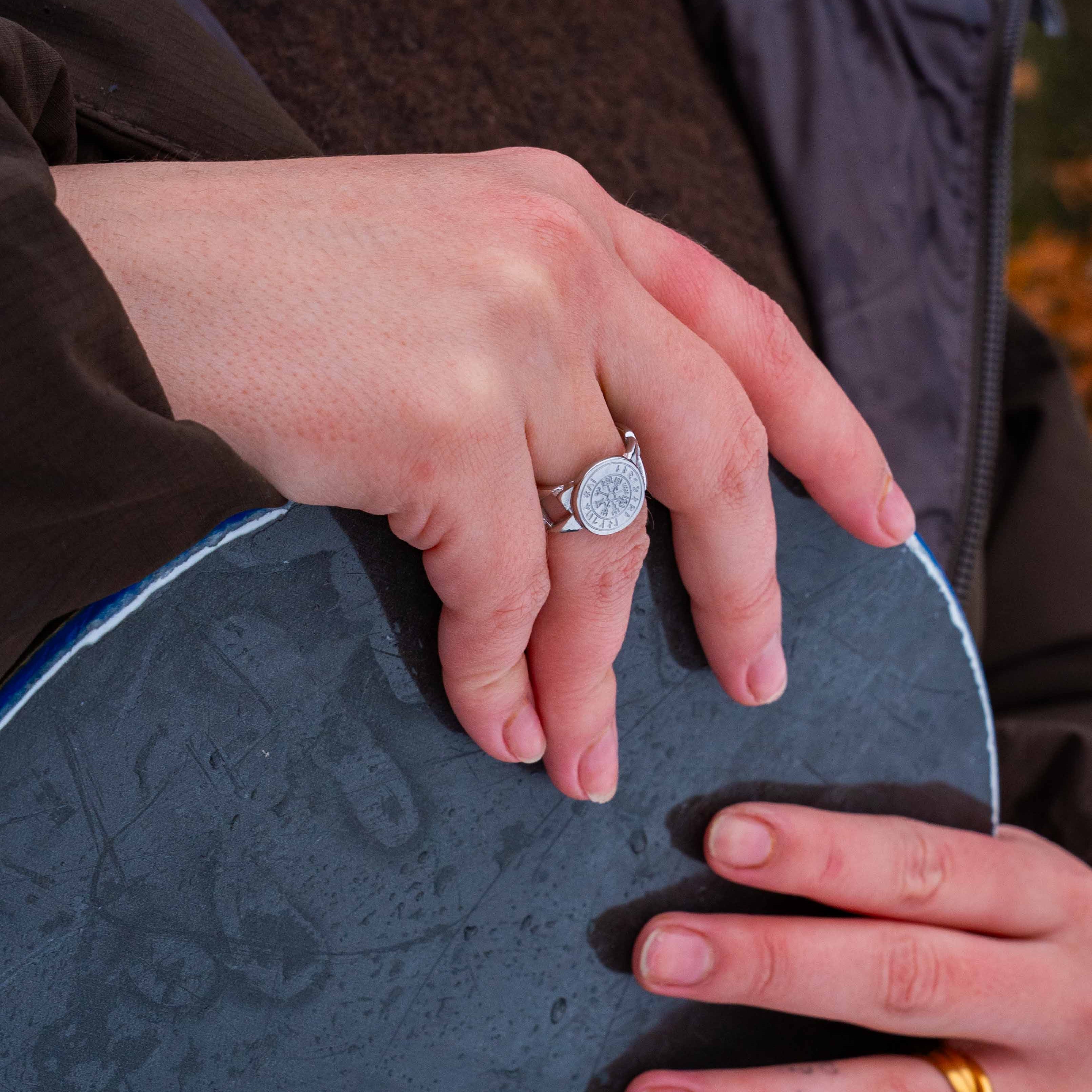 Vegvisir Chain Signature - Silver-toned ring