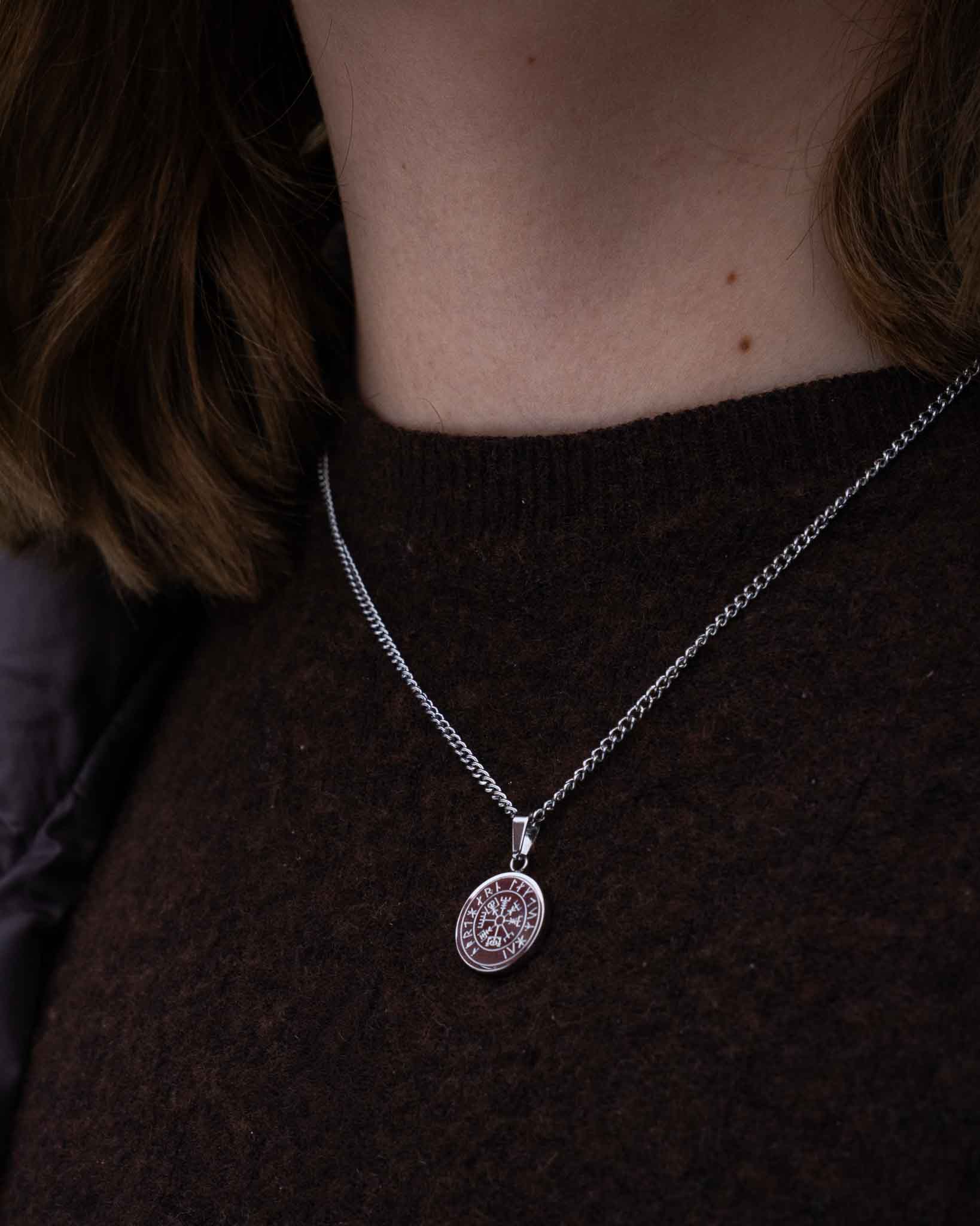 Minimal Vegvisir halskæde, Sølvtonet