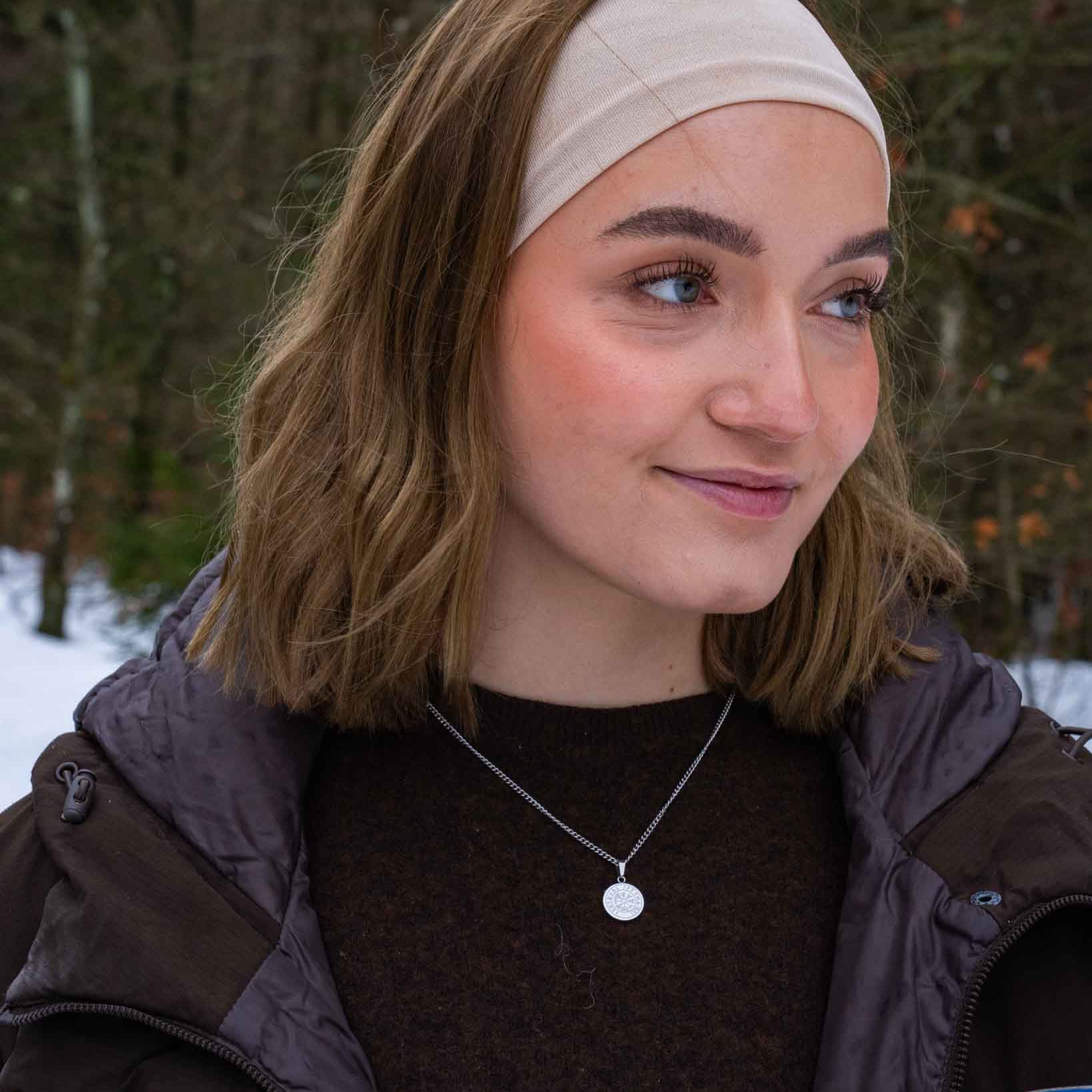 Minimal Vegvisir halskæde, Sølvtonet