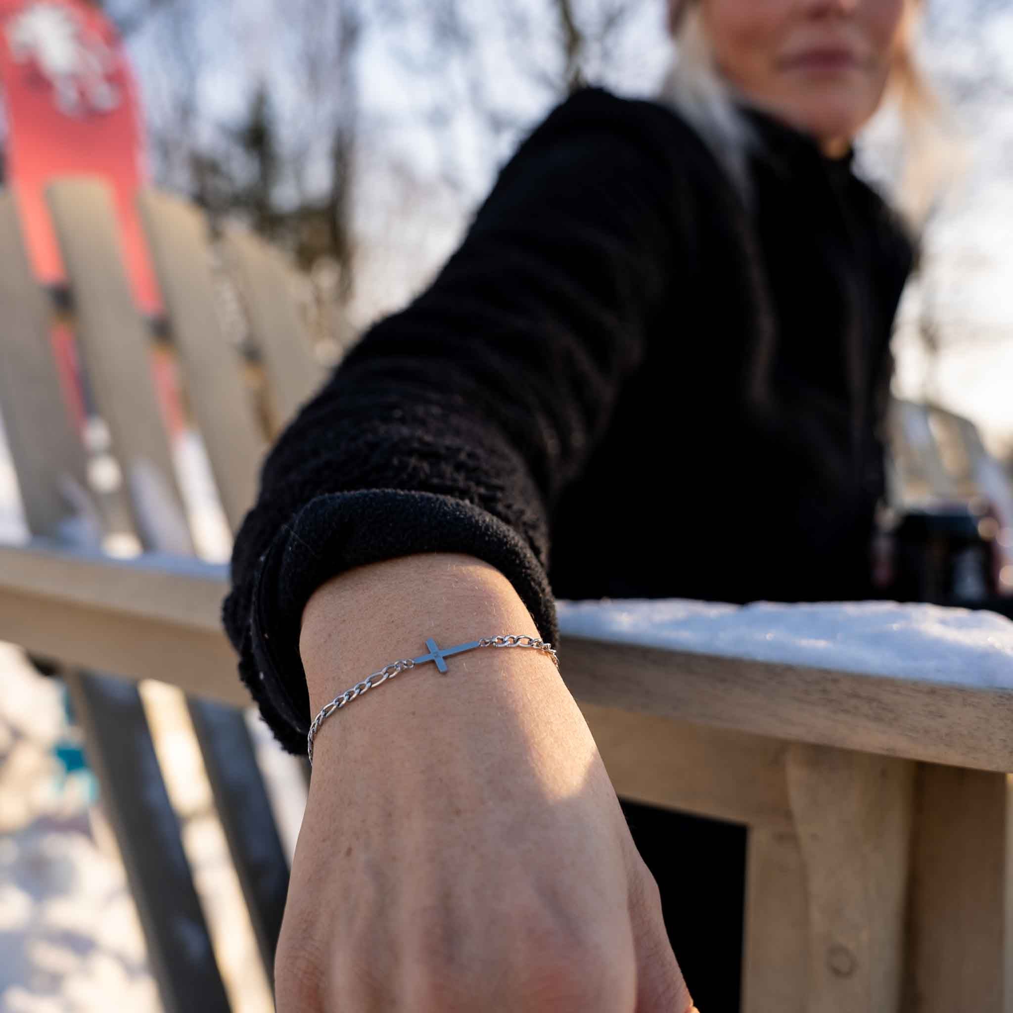 Antique kors armband - silverfärgad