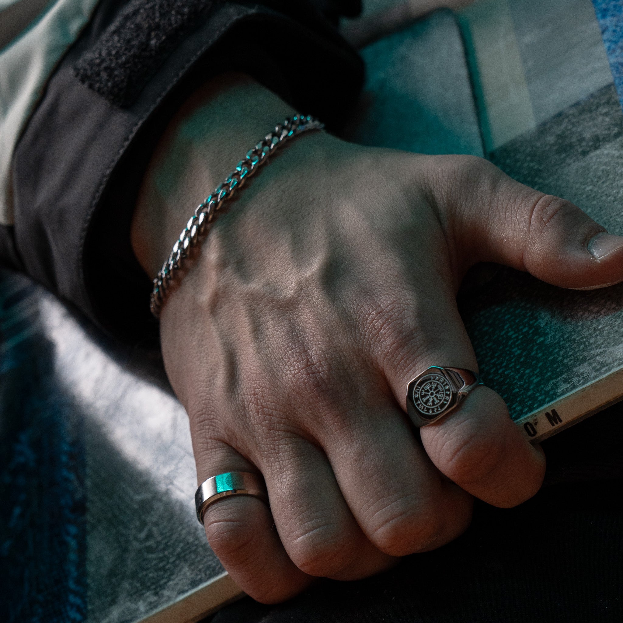 Vegvisir Signature - Silvertonad ring