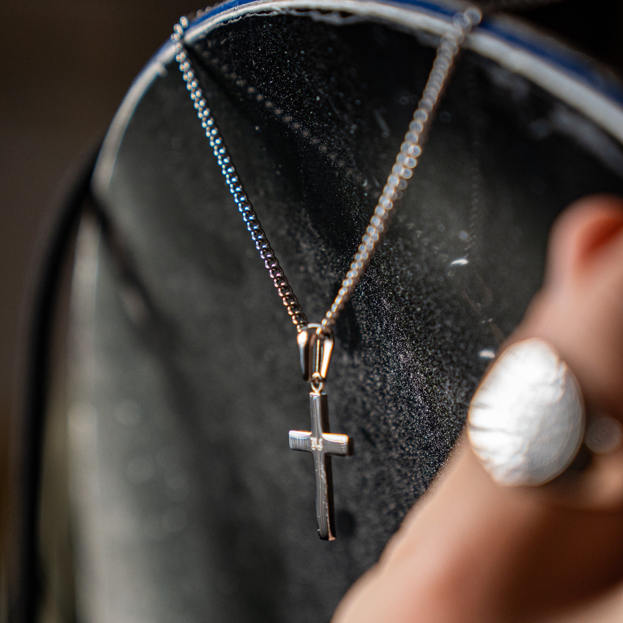 Cross chain - Silver-toned