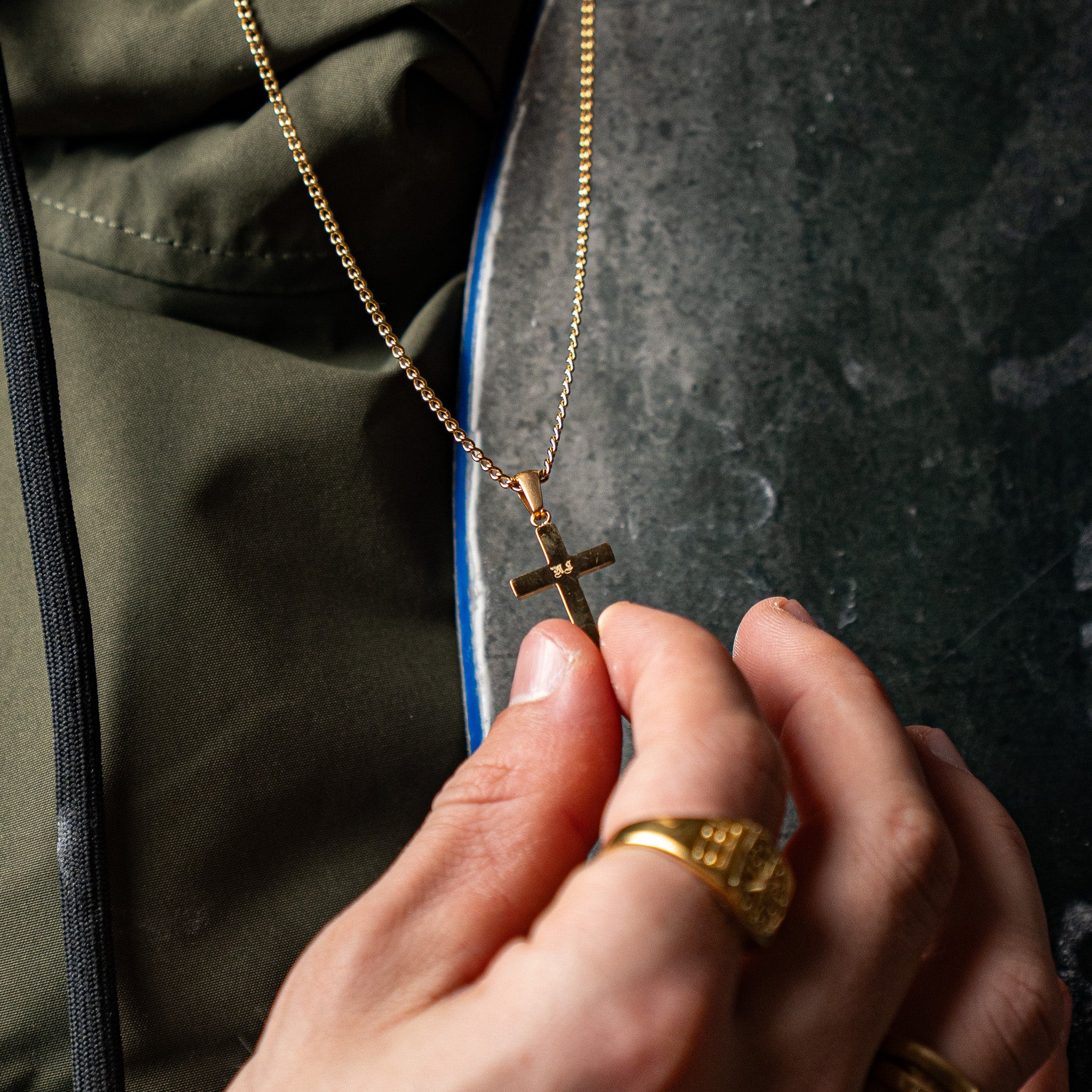 Cross chain - Gold-toned