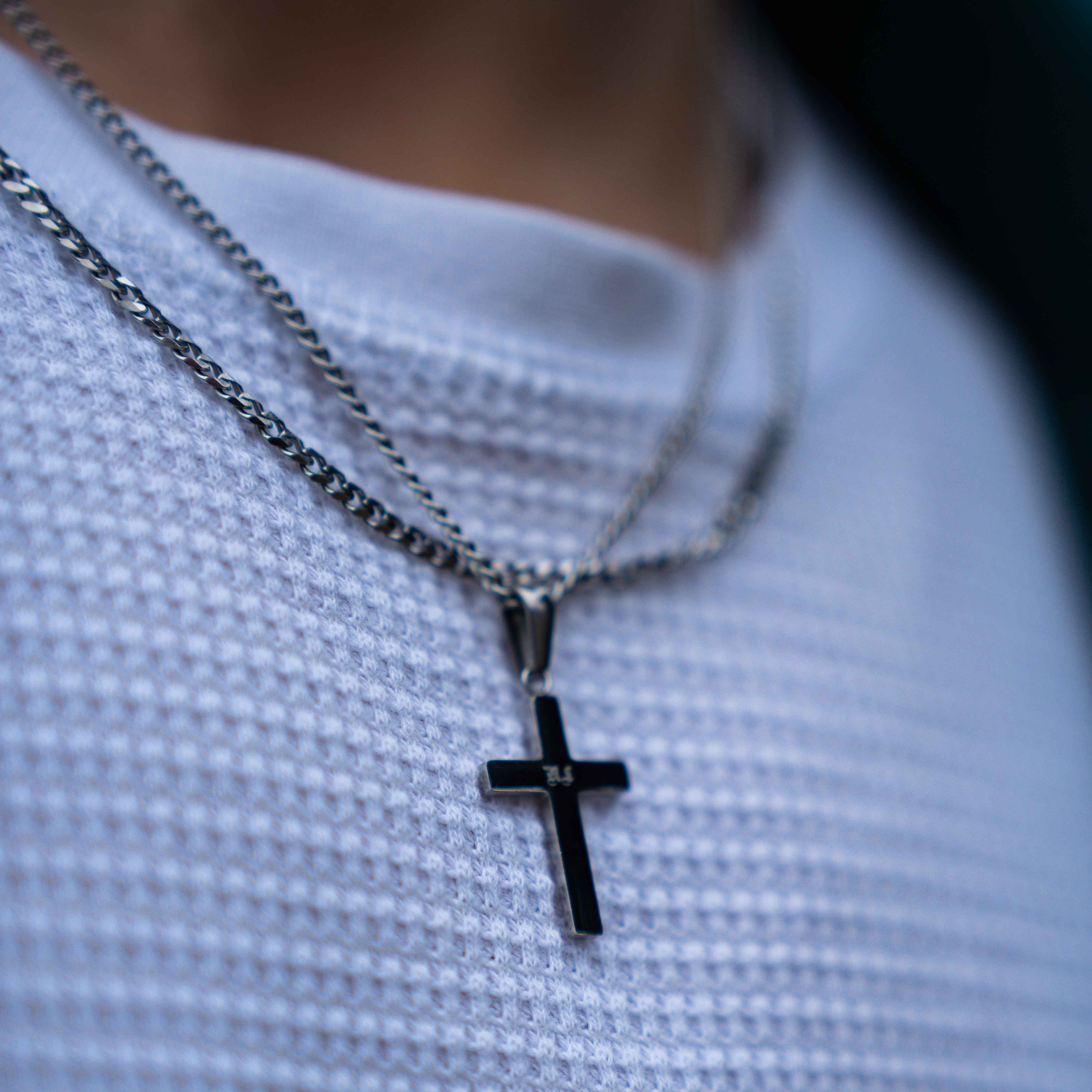 Cross chain - Silver-toned