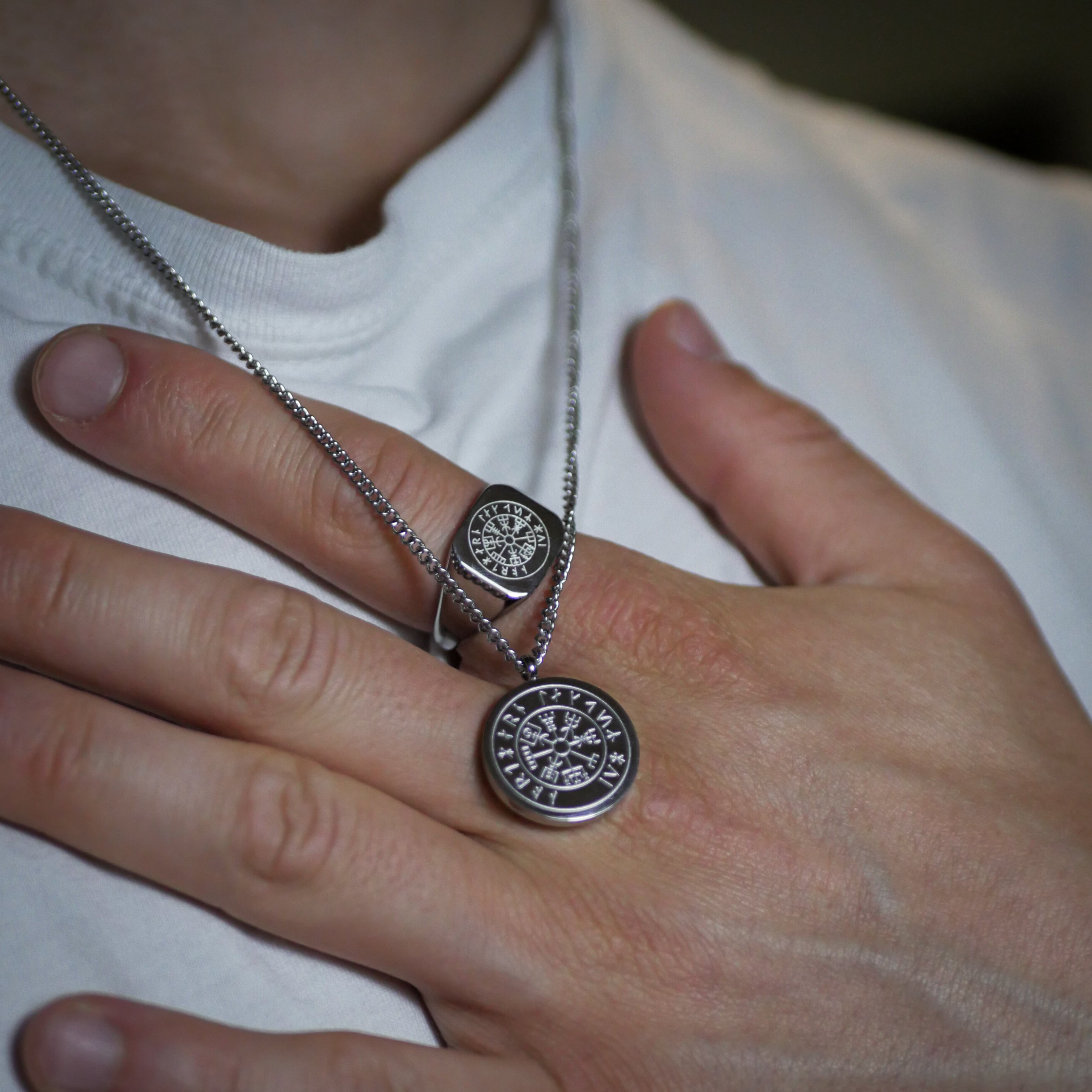 NL Vegvisir pendant - Silver-toned