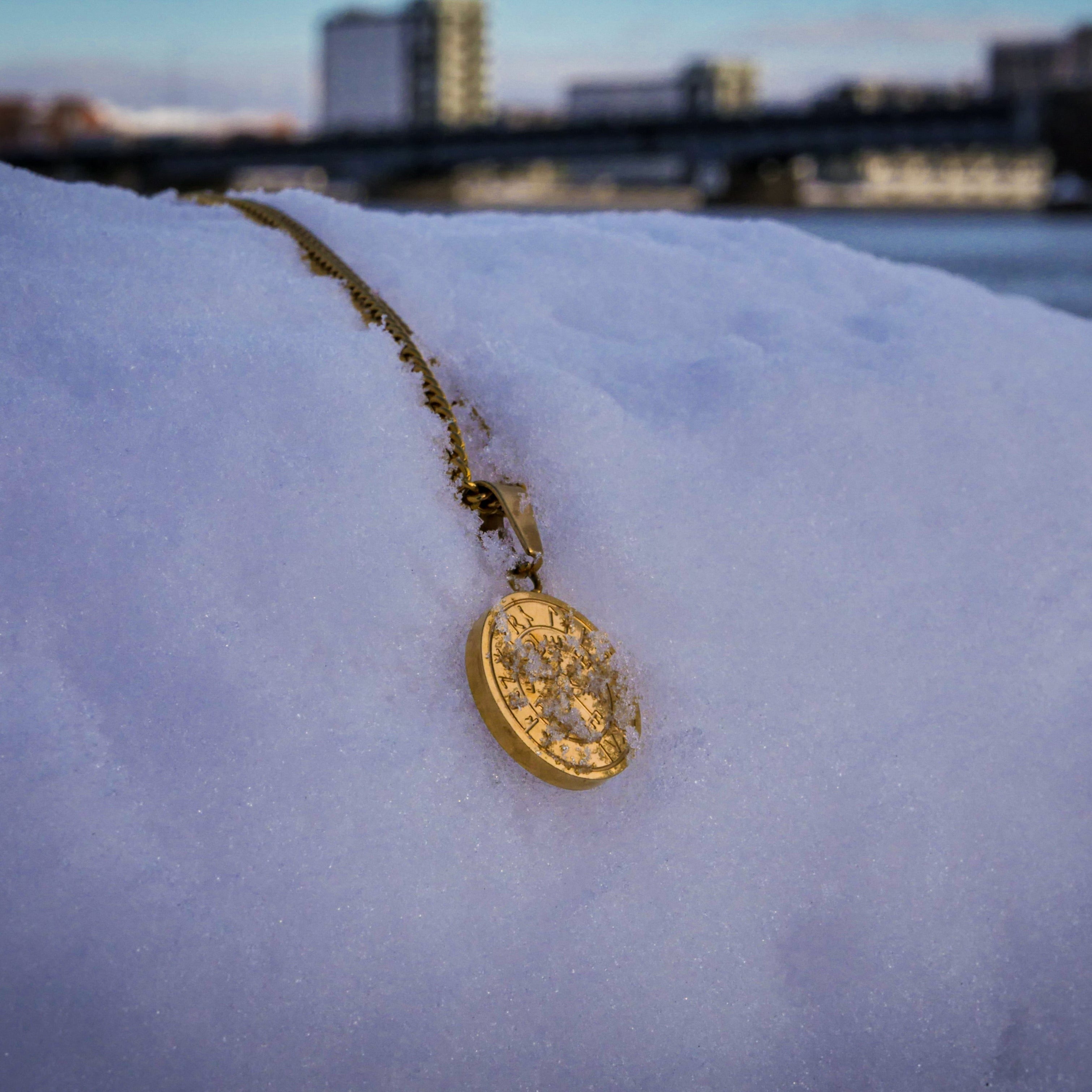 Minimal Vegvisir halskæde - Guldtonet (Kvinde)