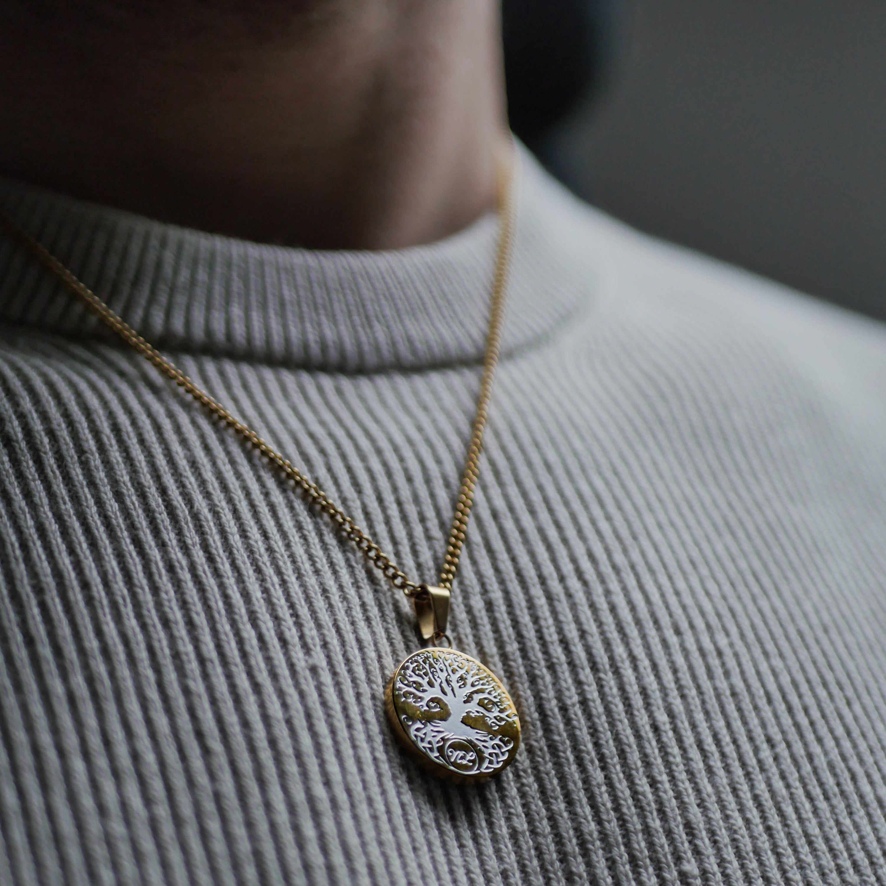 NL Yggdrasil pendant - Gold-toned