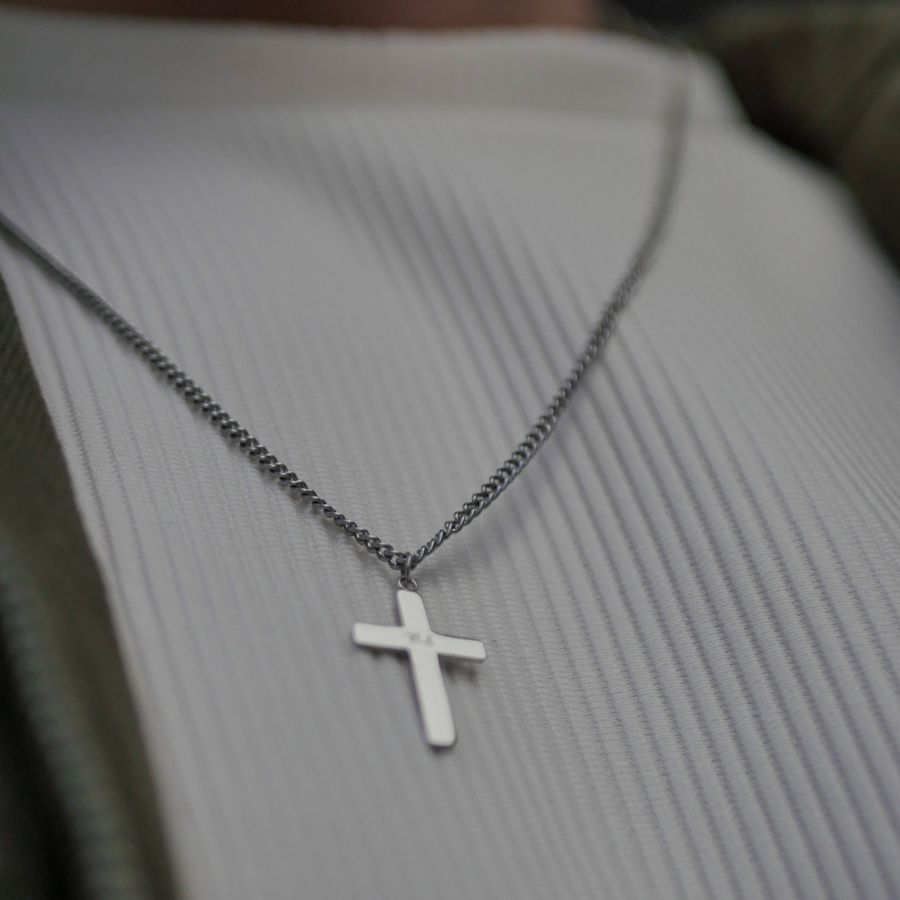 Cross chain - Silver-toned