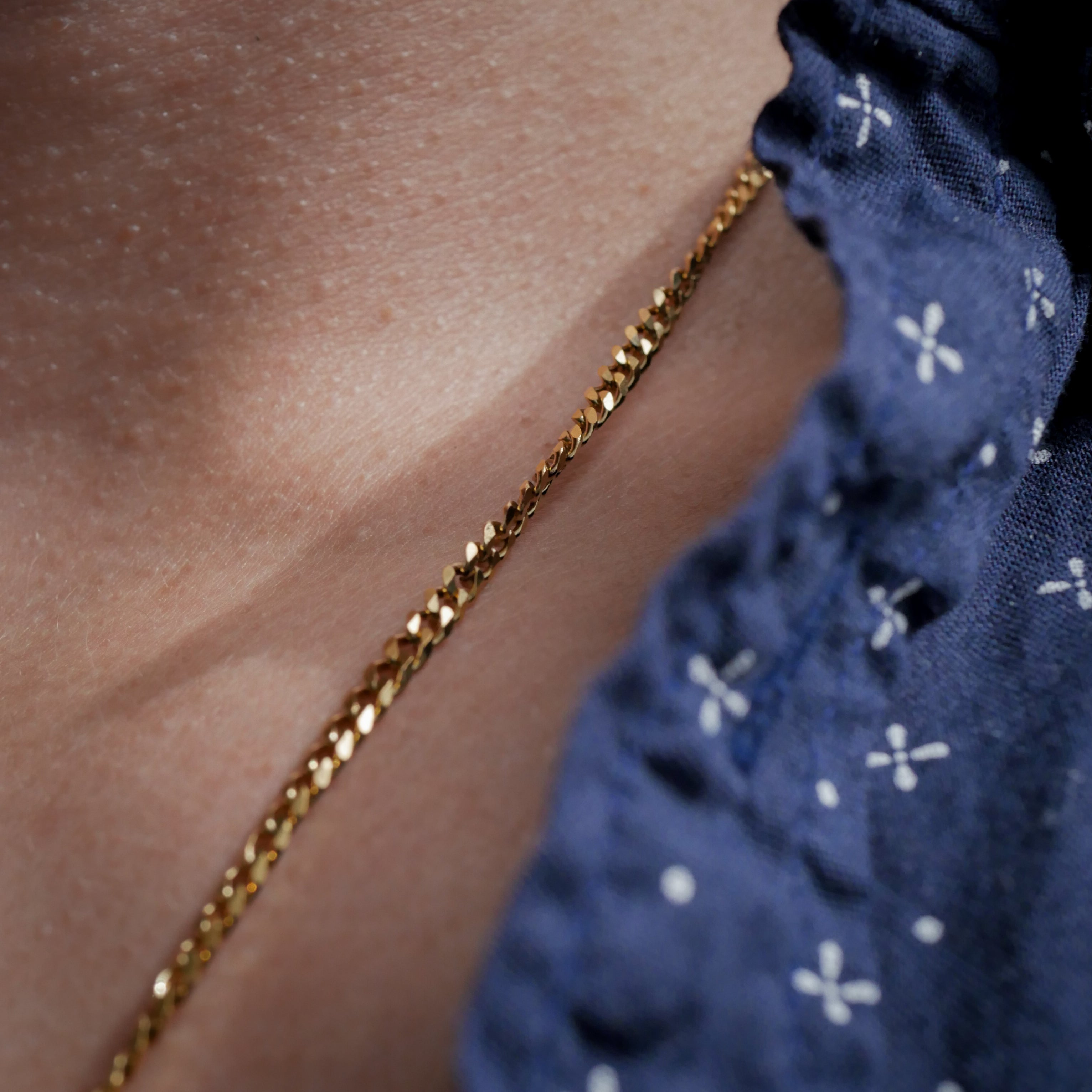 NL Earthquake pendant - Gold-toned