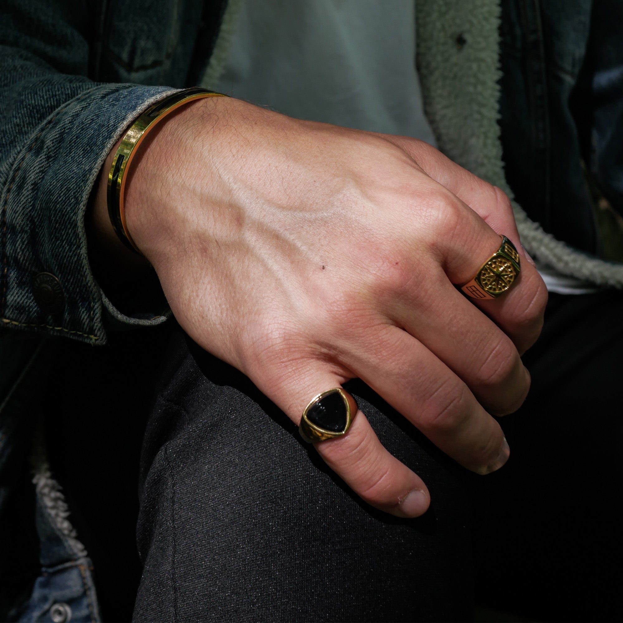 Black Onyx Polygon Signature - Guldtonet ring