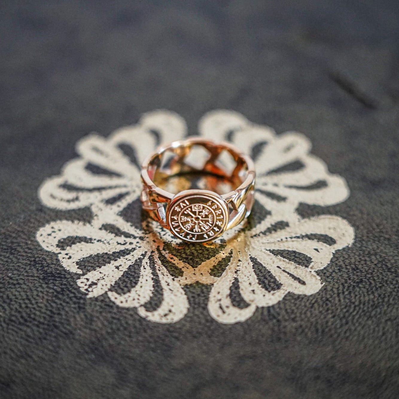 Vegvisir Chain Signature - Guldtonet ring