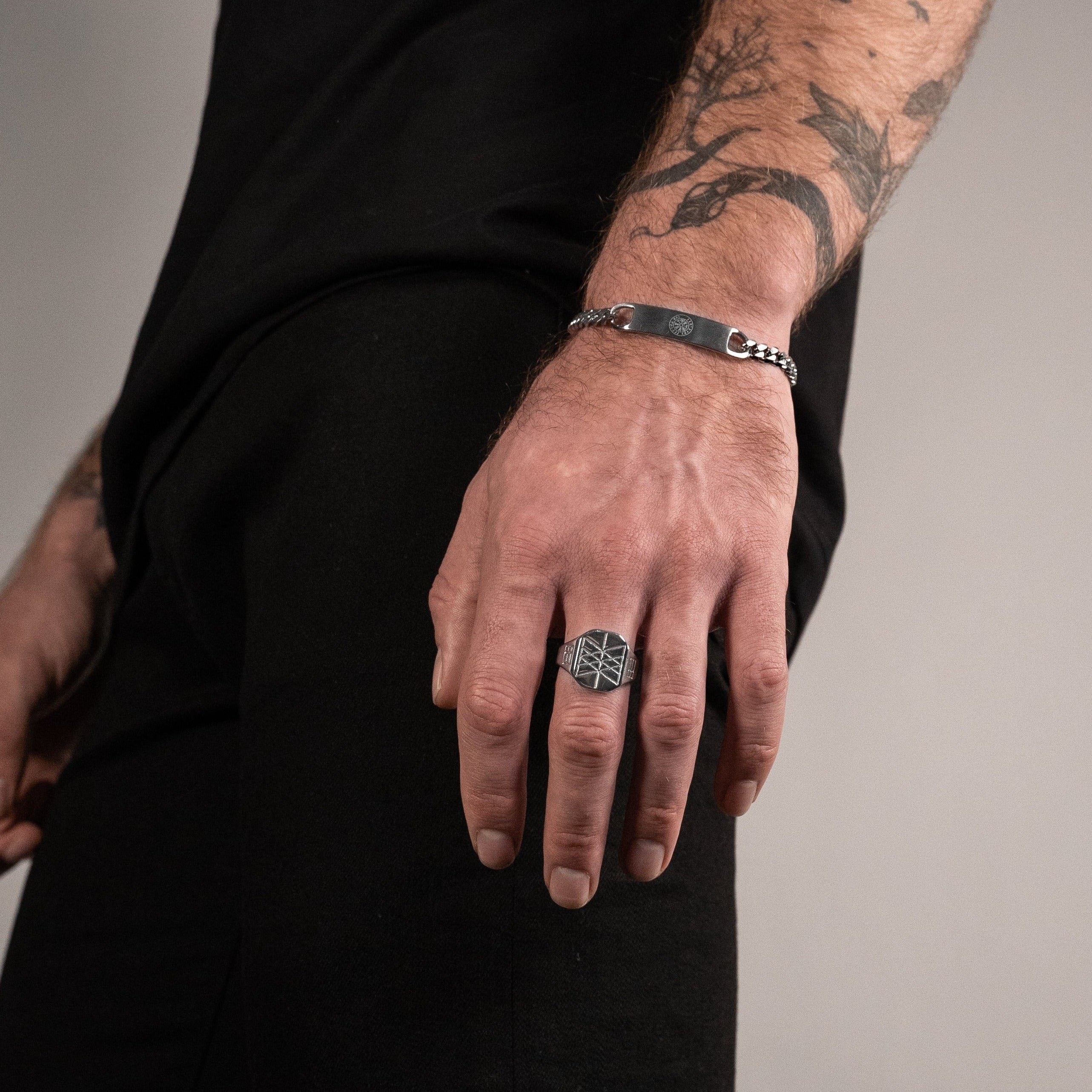 Web of Wyrd Signature ring - Sølvtonet