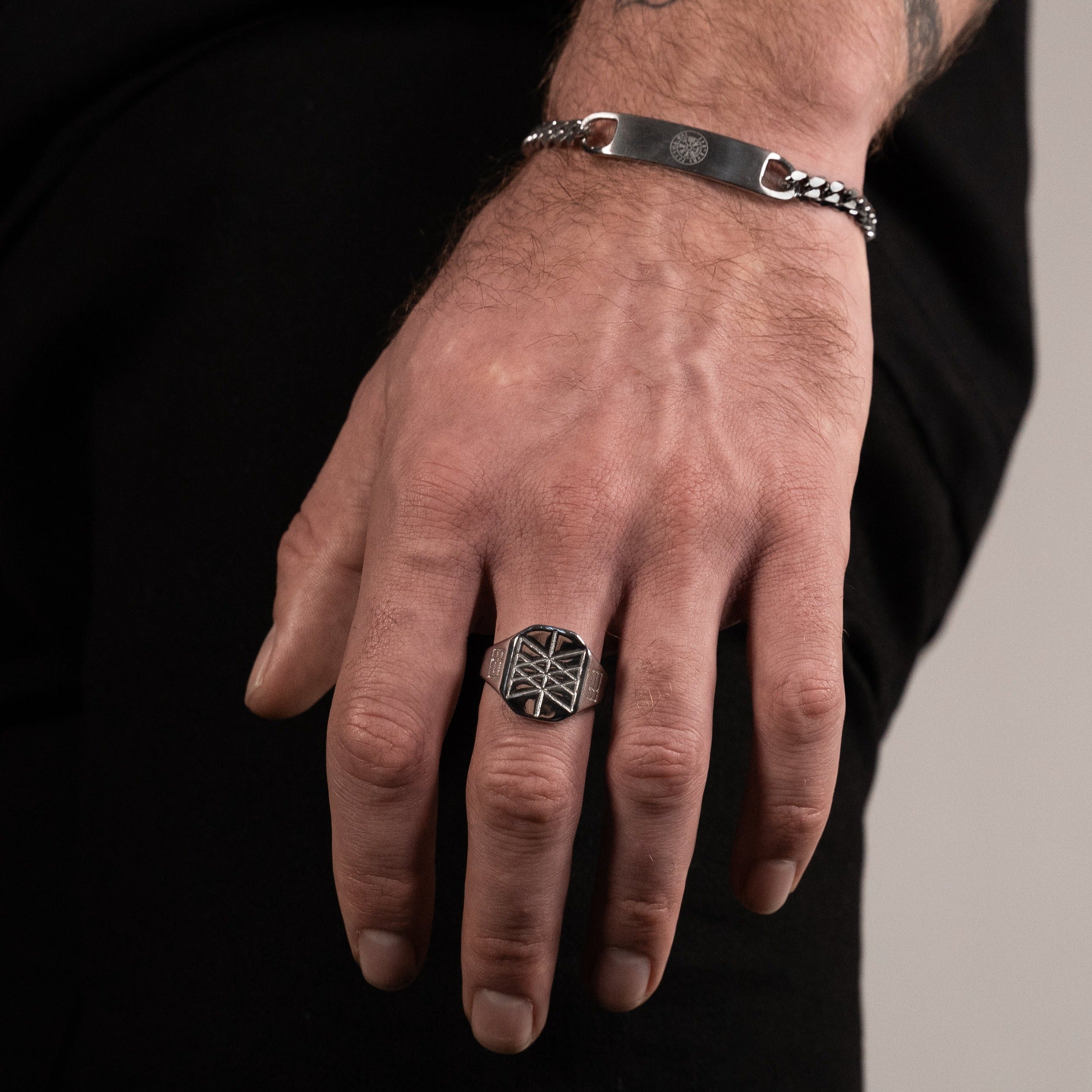 Web of Wyrd Signature ring - Sølvtonet