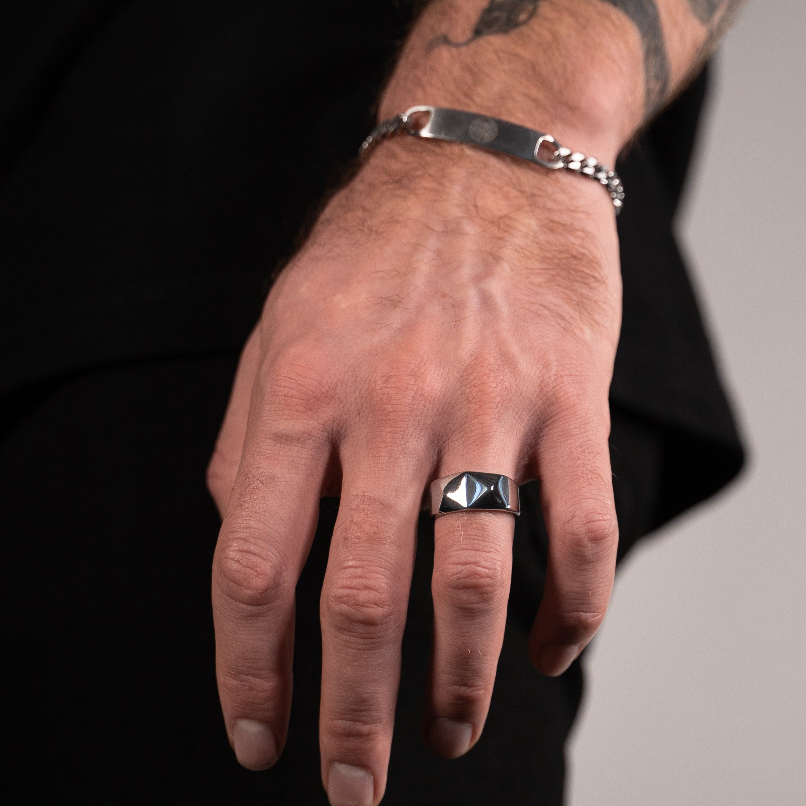 Kant Signature ring - Silver-toned ring