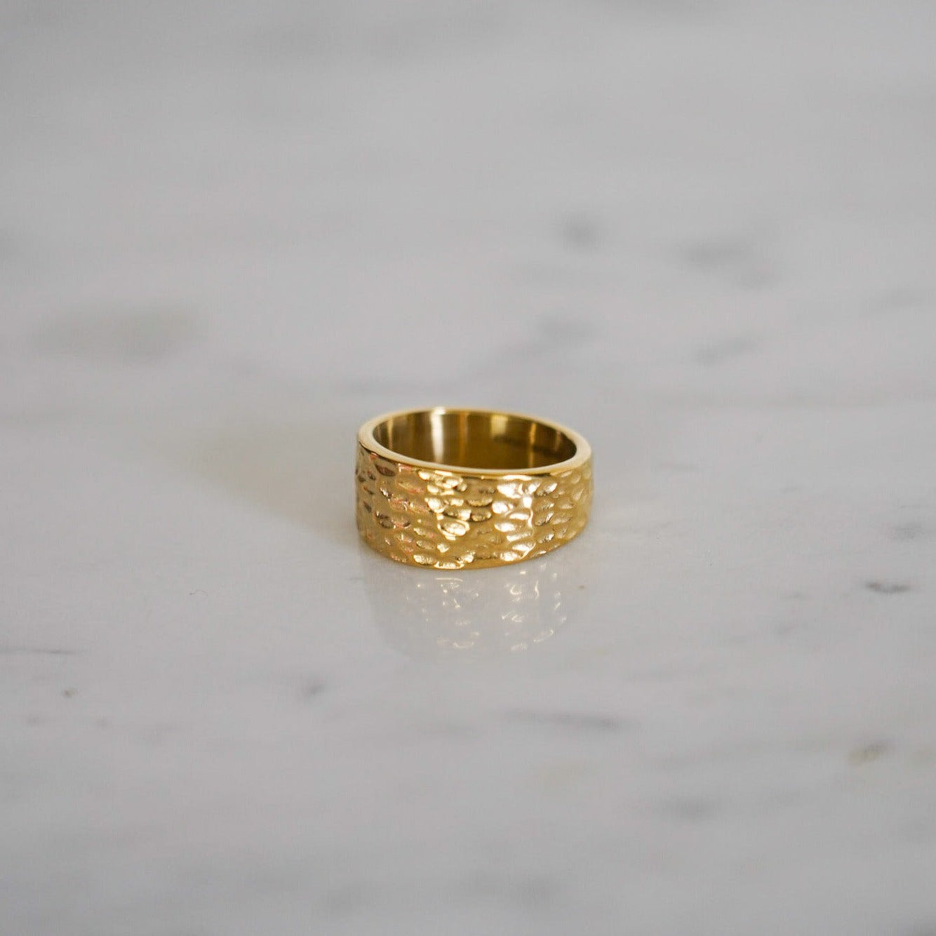 Hammered Signature - Guldtonet ring