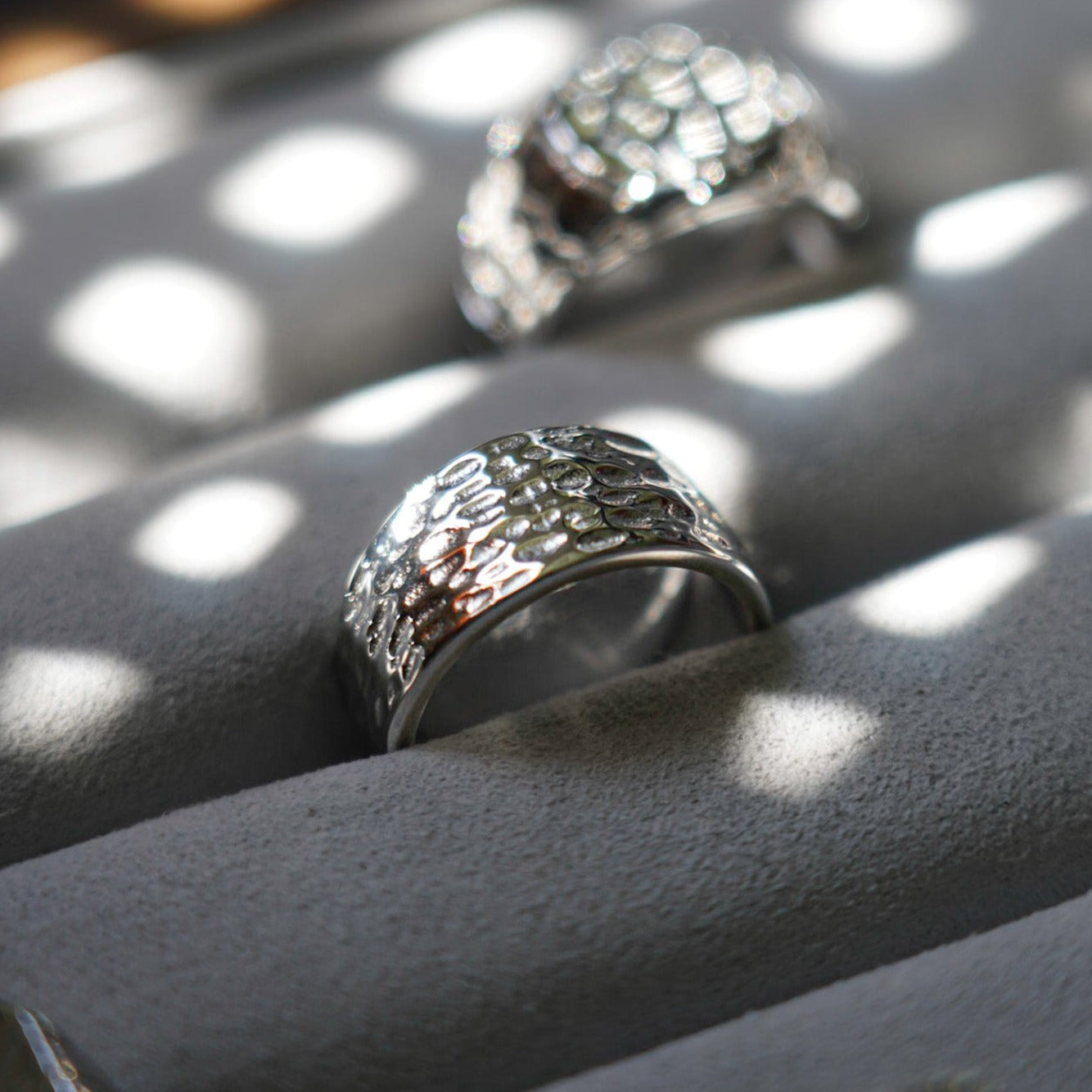 Hammered Signature - Silver-toned ring