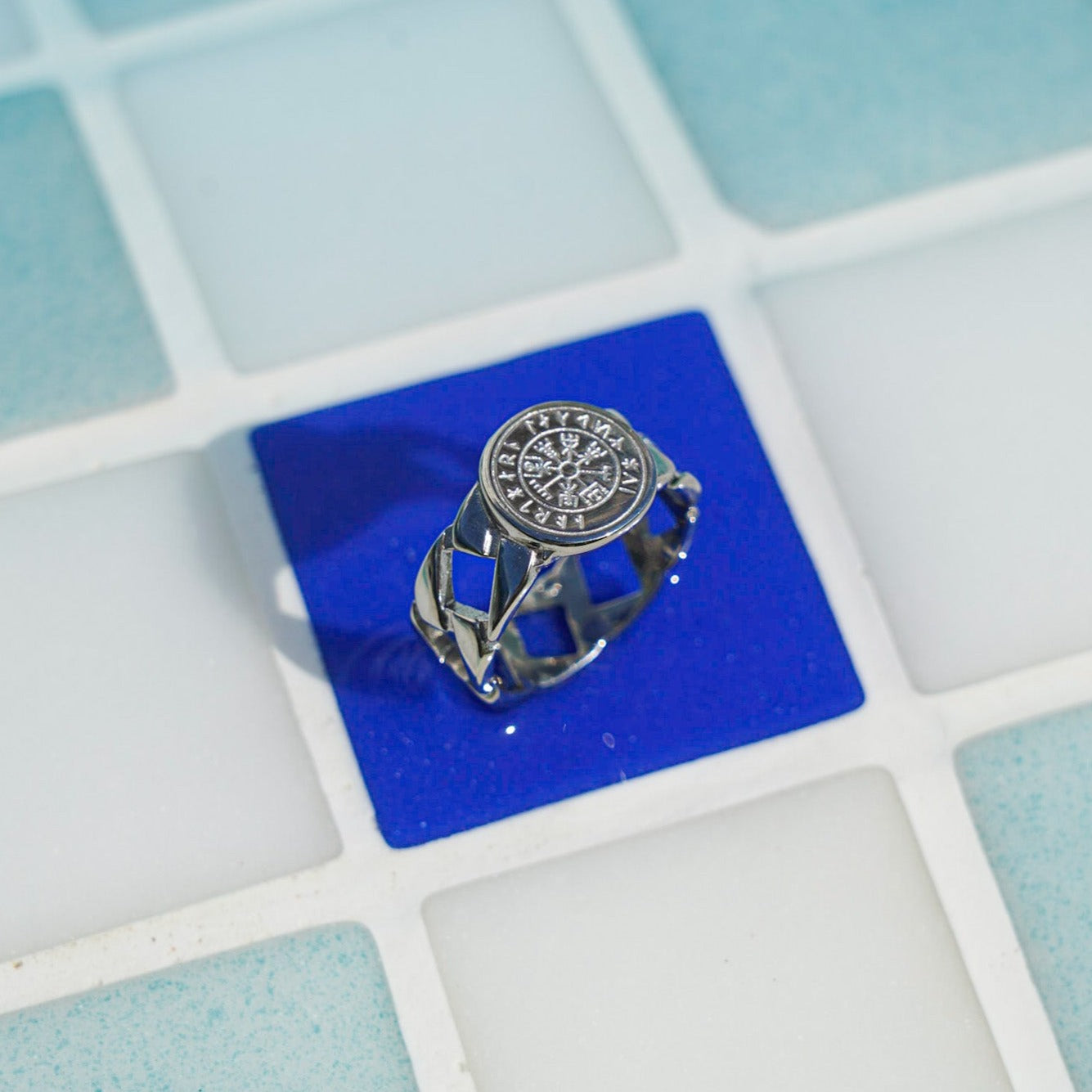 Vegvisir Chain Signature - Silver-toned ring
