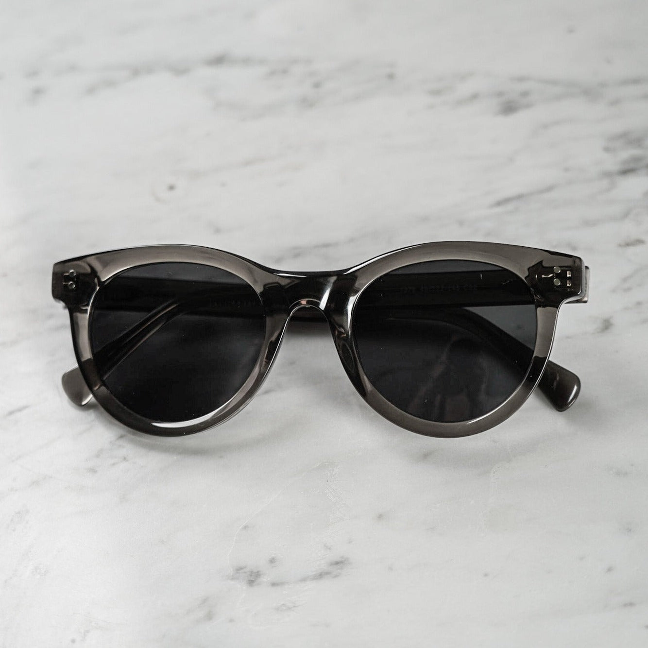 Classic solglasögon - Transparent grey
