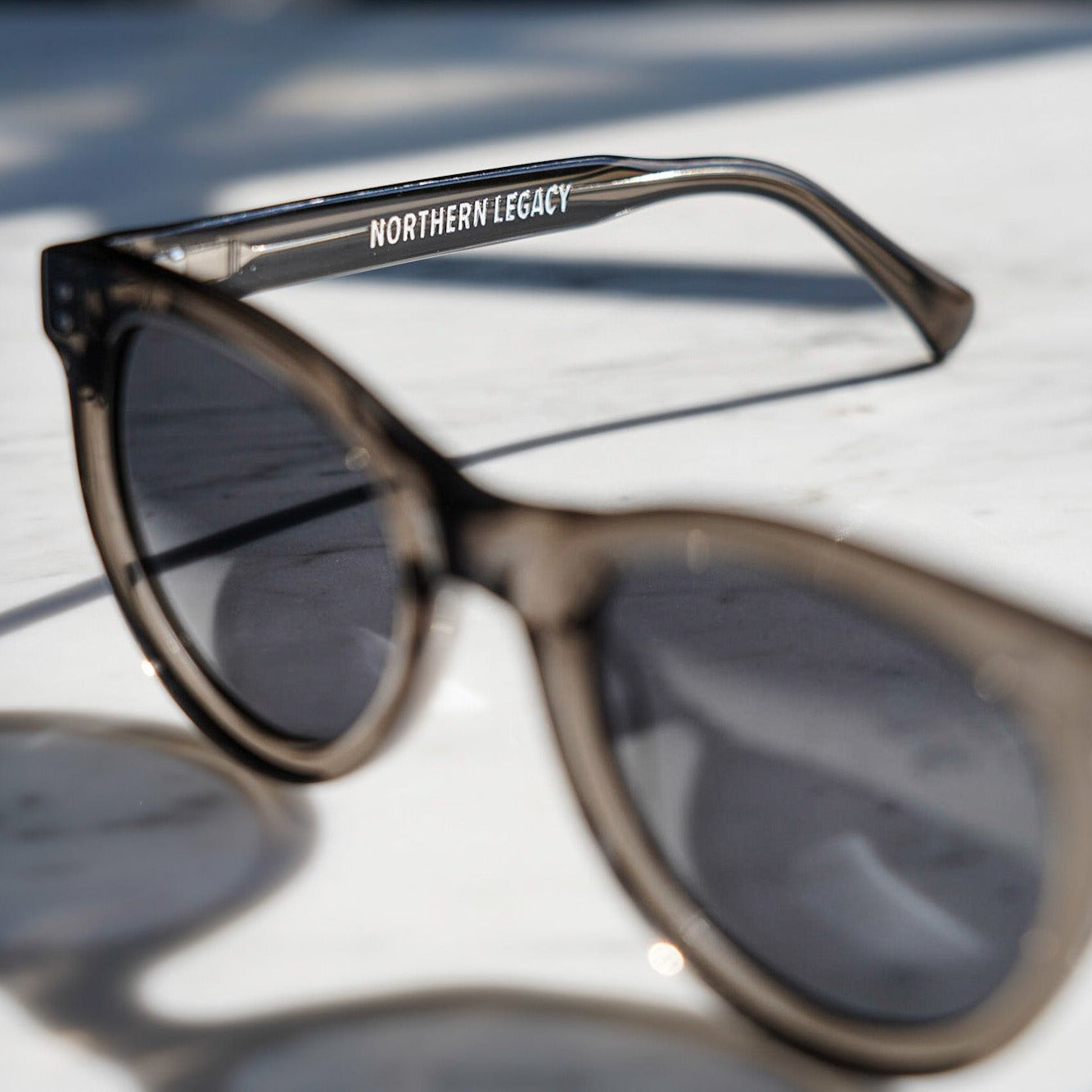 Classic solglasögon - Transparent grey