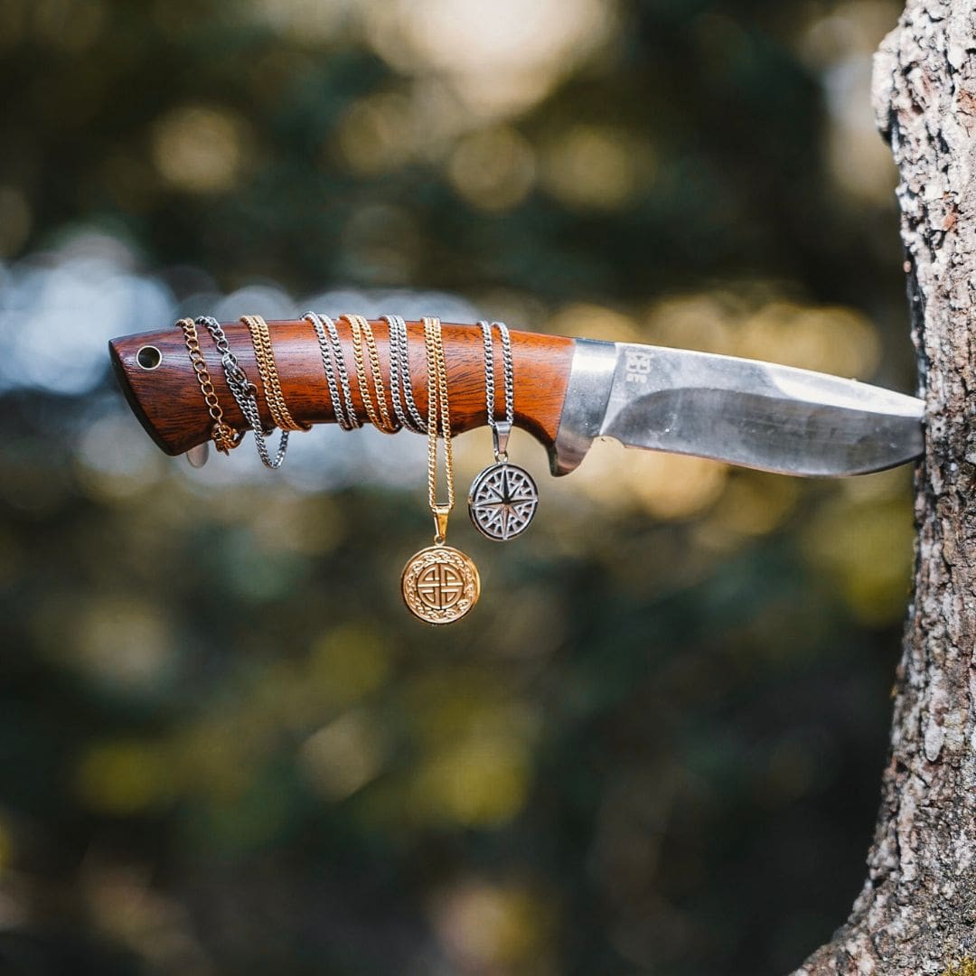 Compass pendant 2.0 - Silver-toned