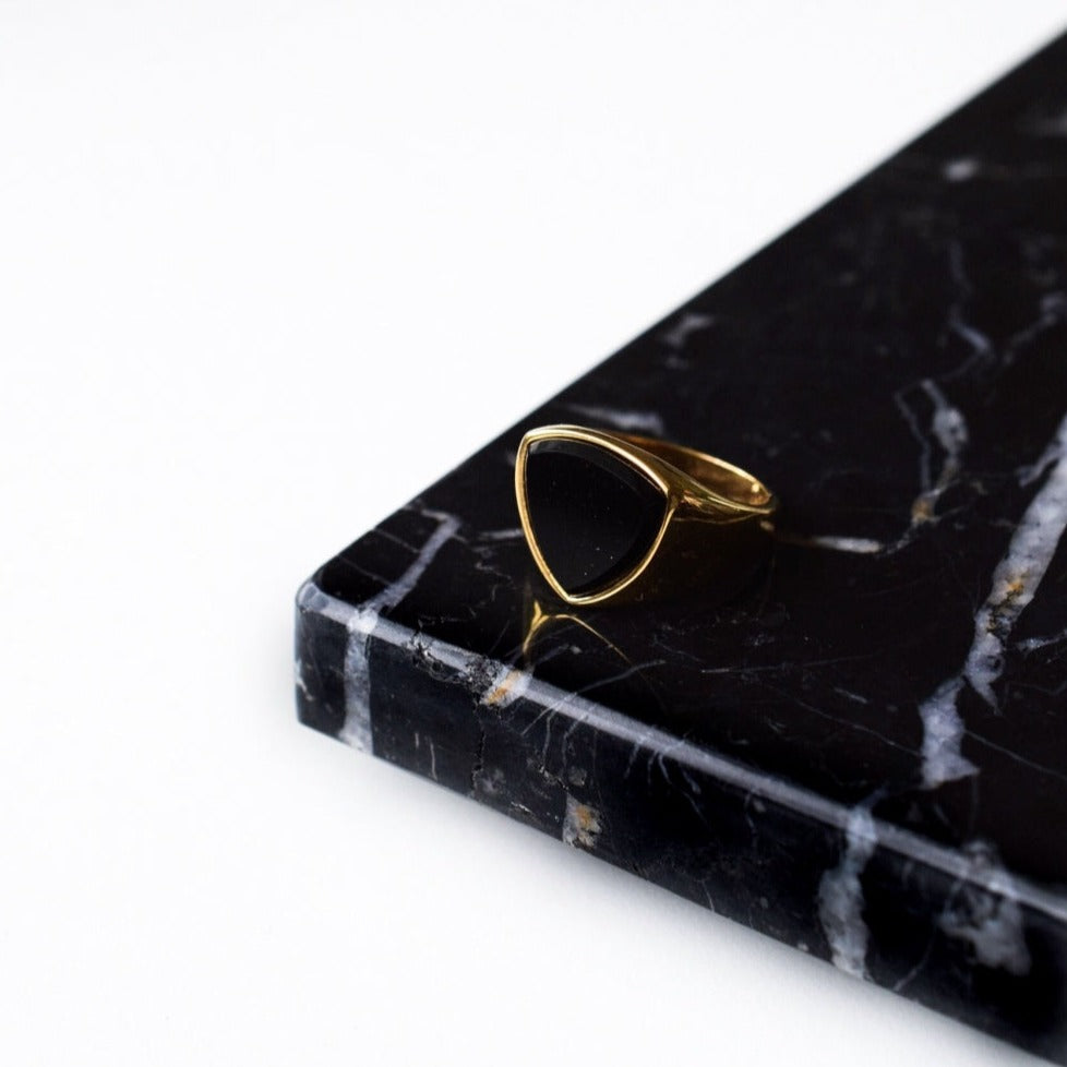 Black Onyx Polygon Signature - Guldtonet ring