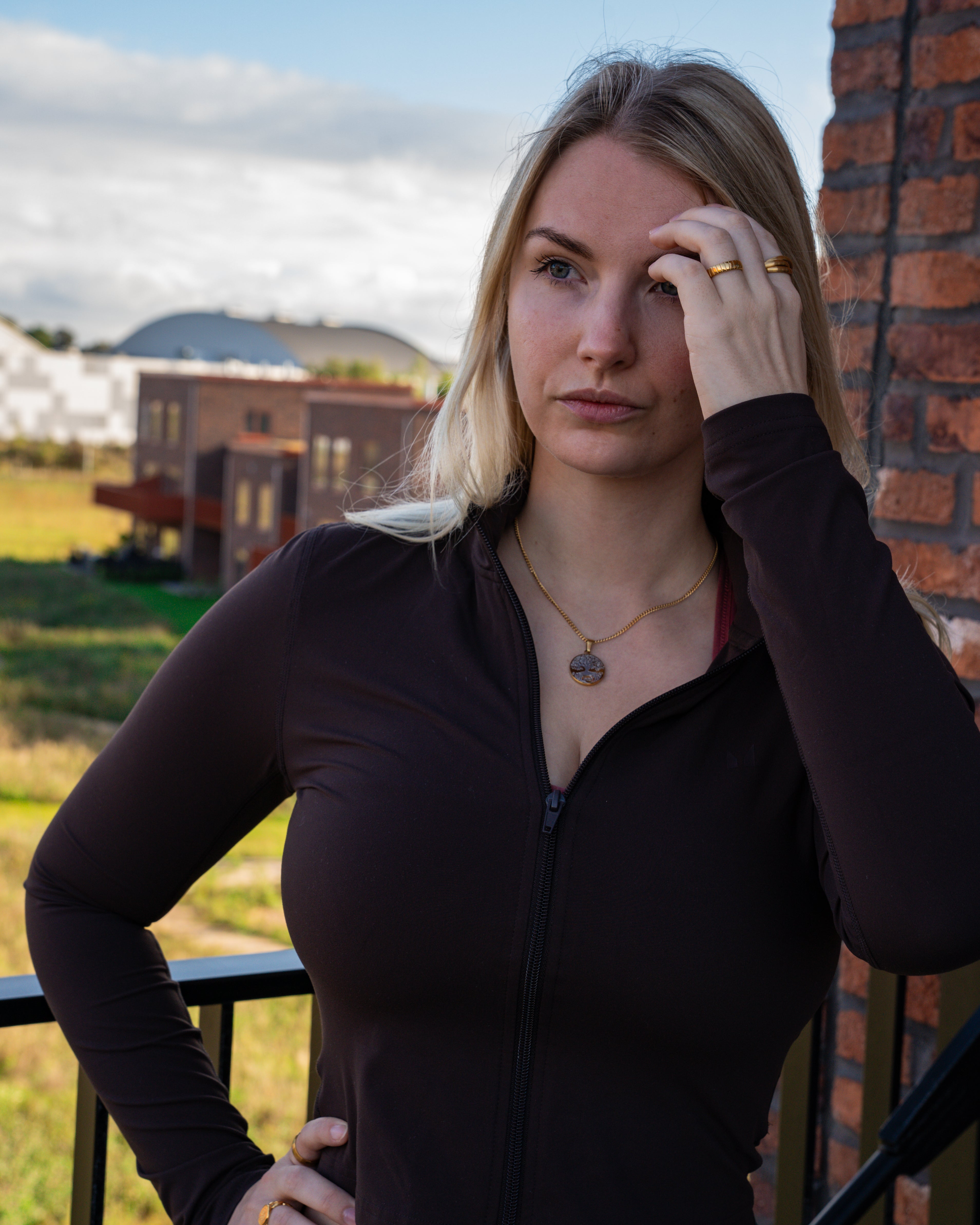 NL Yggdrasil pendant - Gold-toned