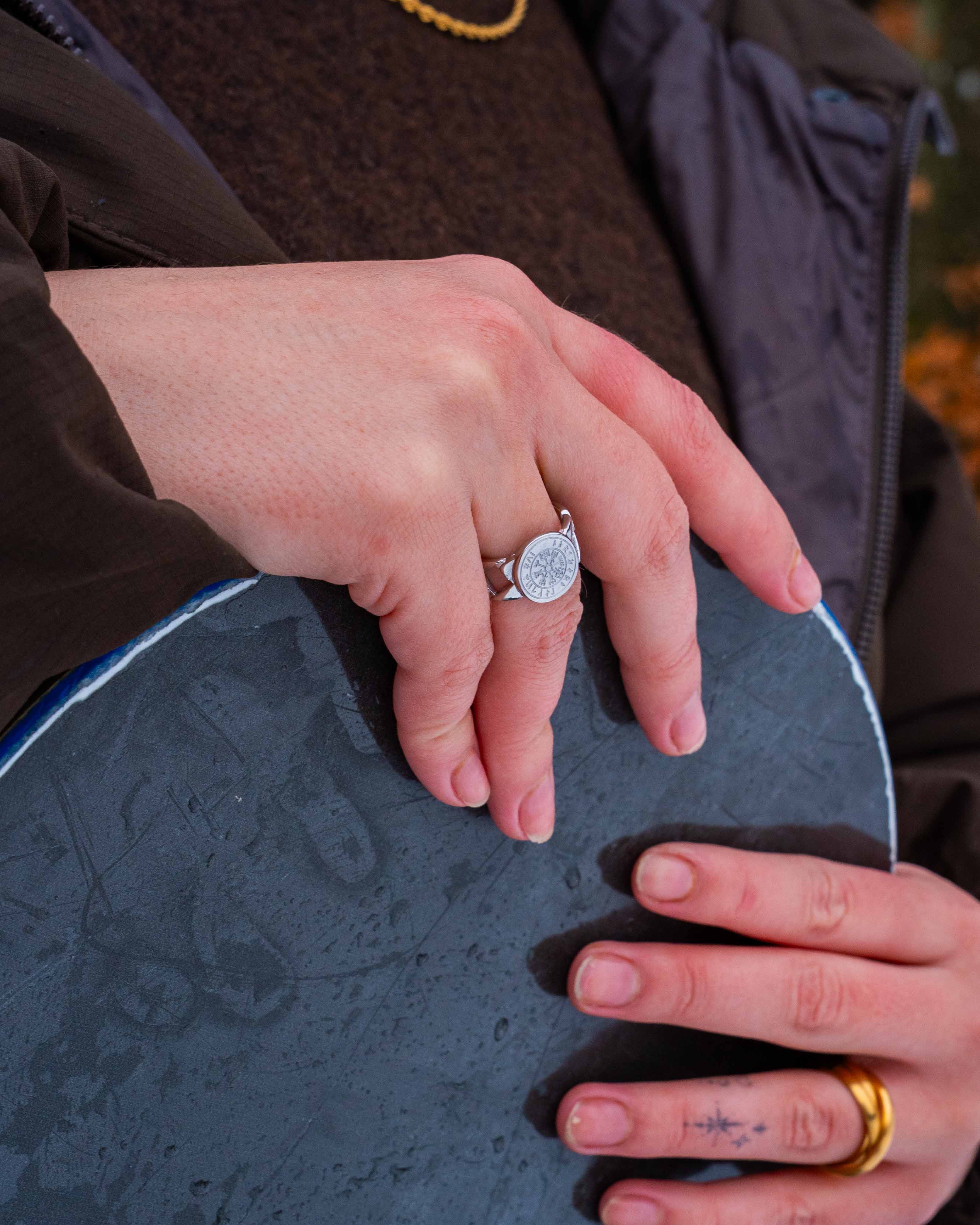 Vegvisir Chain Signature, Sølvtonet ring