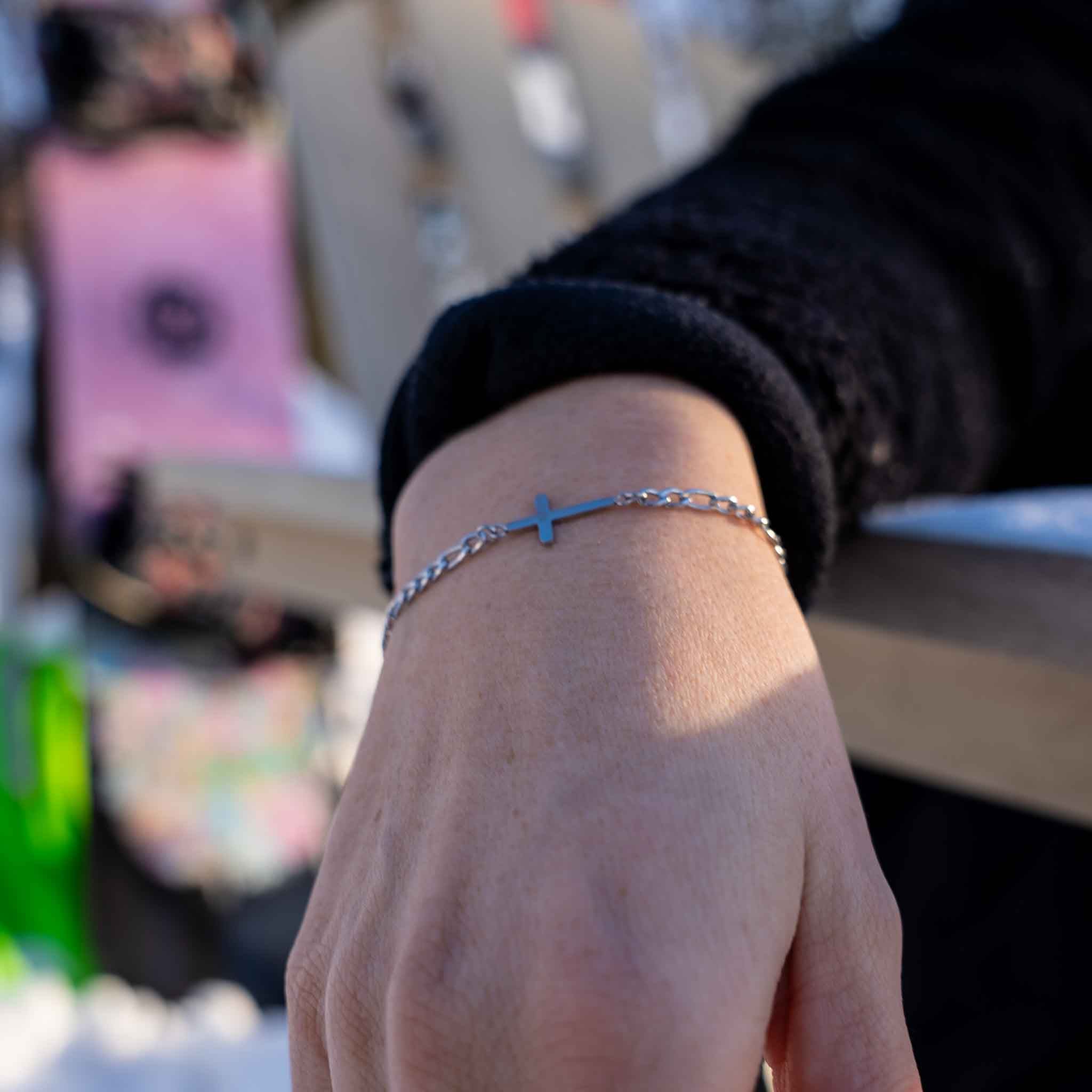 Antique kors armband - silverfärgad