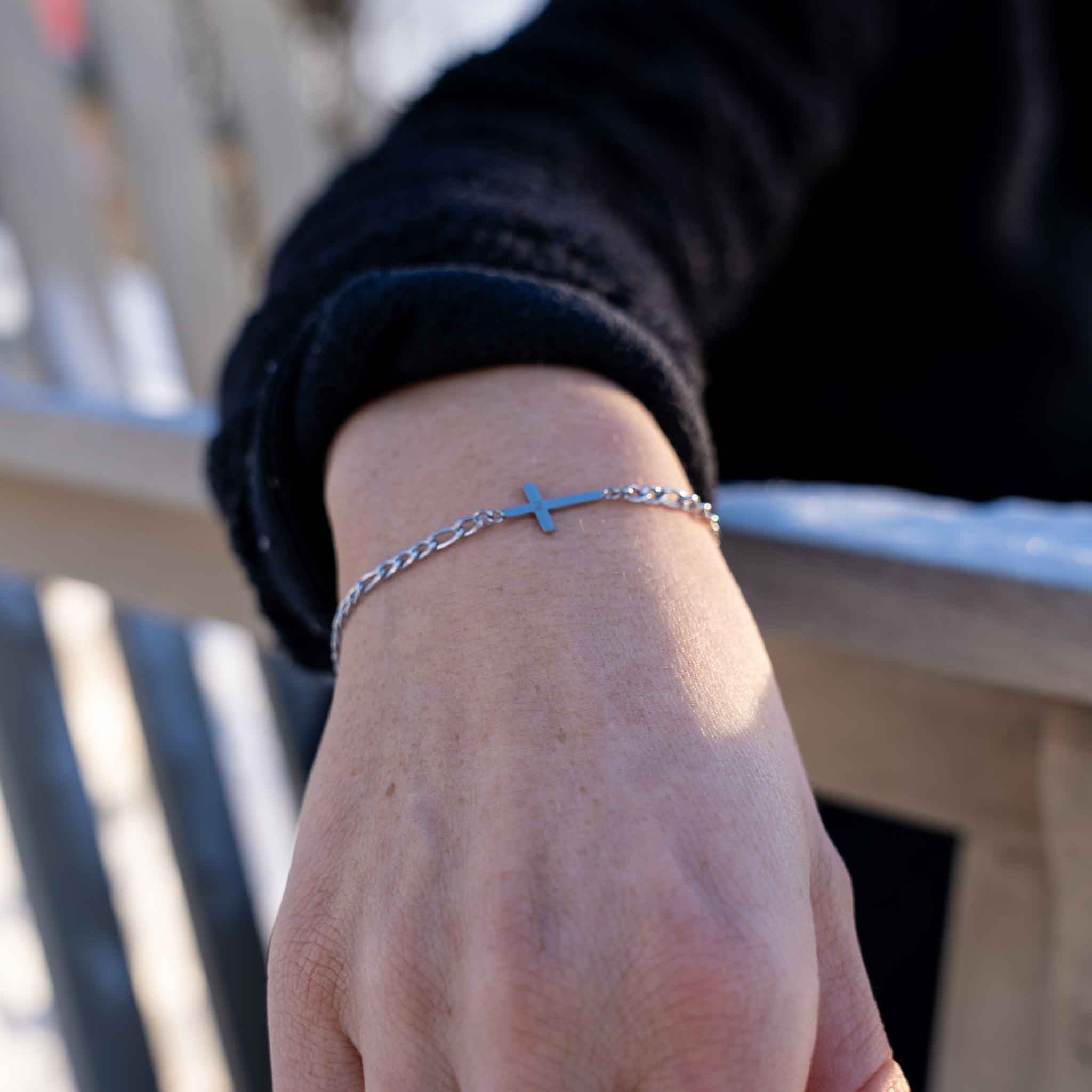 Antique kors armband - silverfärgad