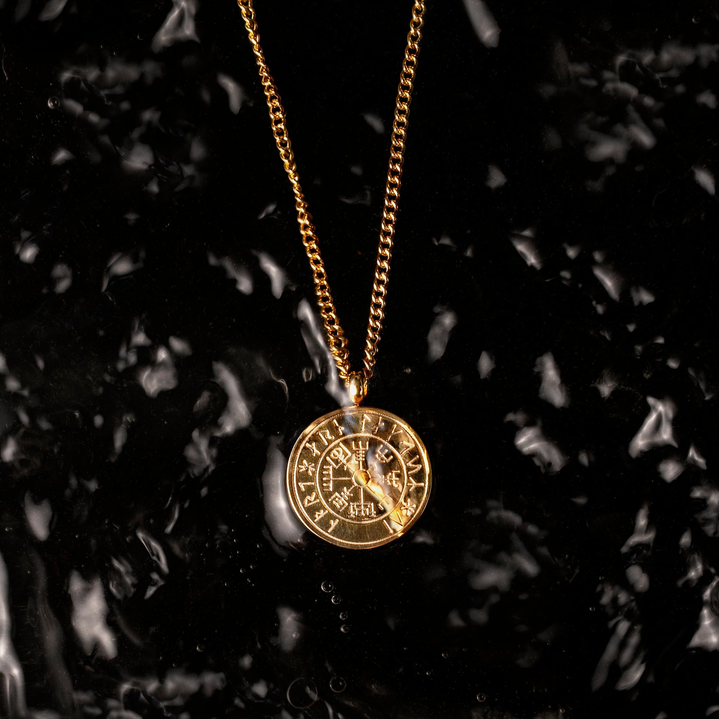 NL Vegvisir pendant - Gold-toned