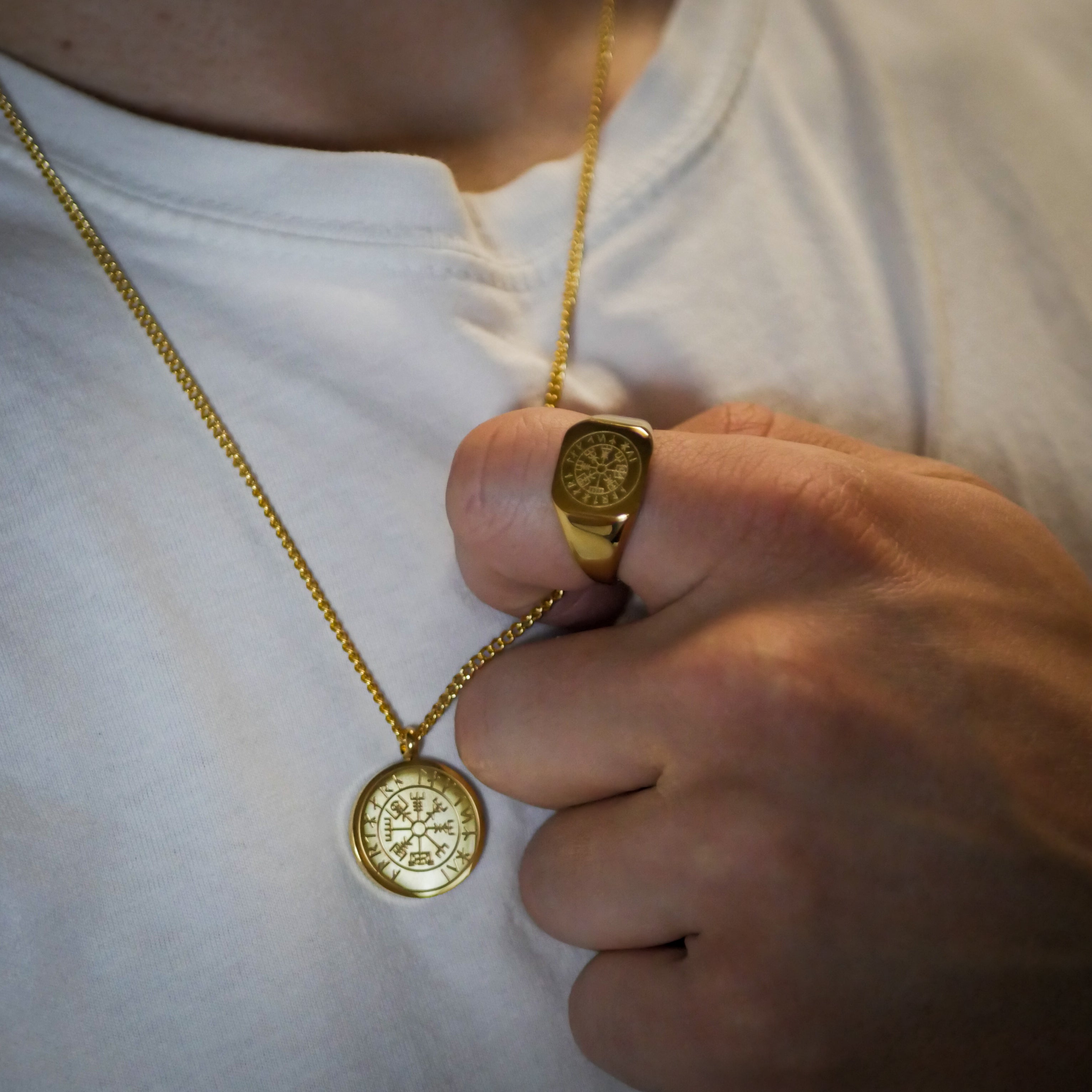 NL Vegvisir pendant - Gold-toned