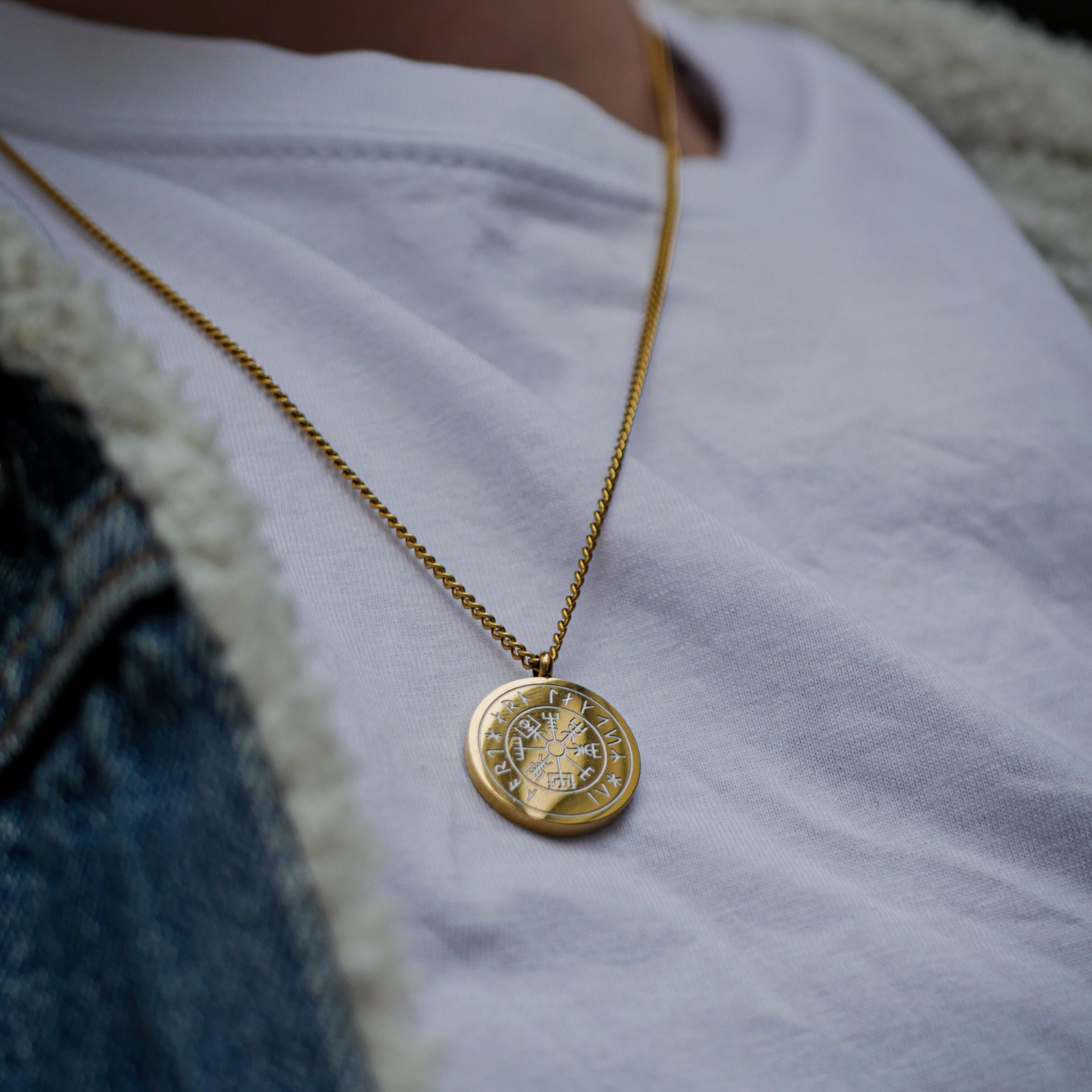 NL Vegvisir pendant - Gold-toned