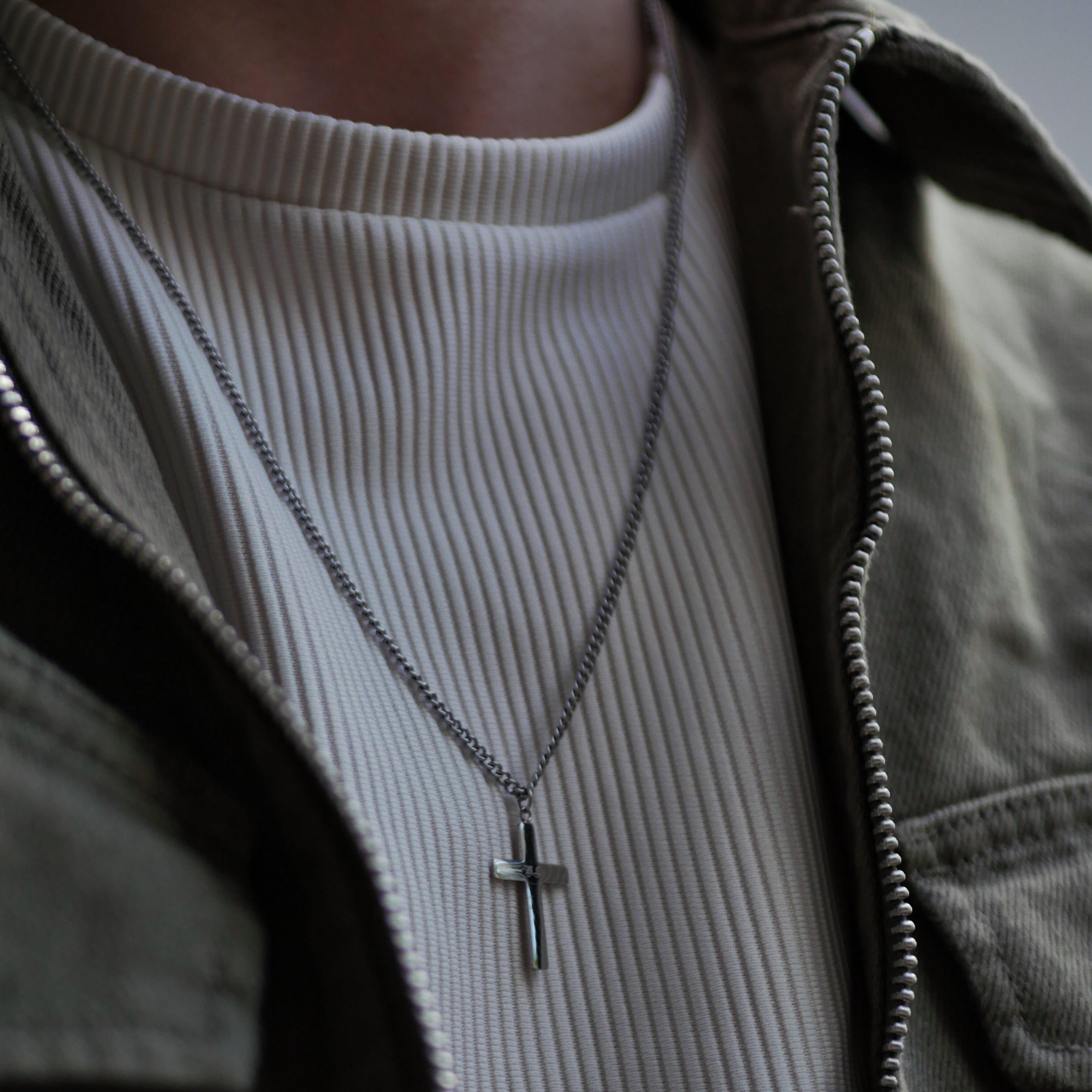 Cross chain - Silver-toned