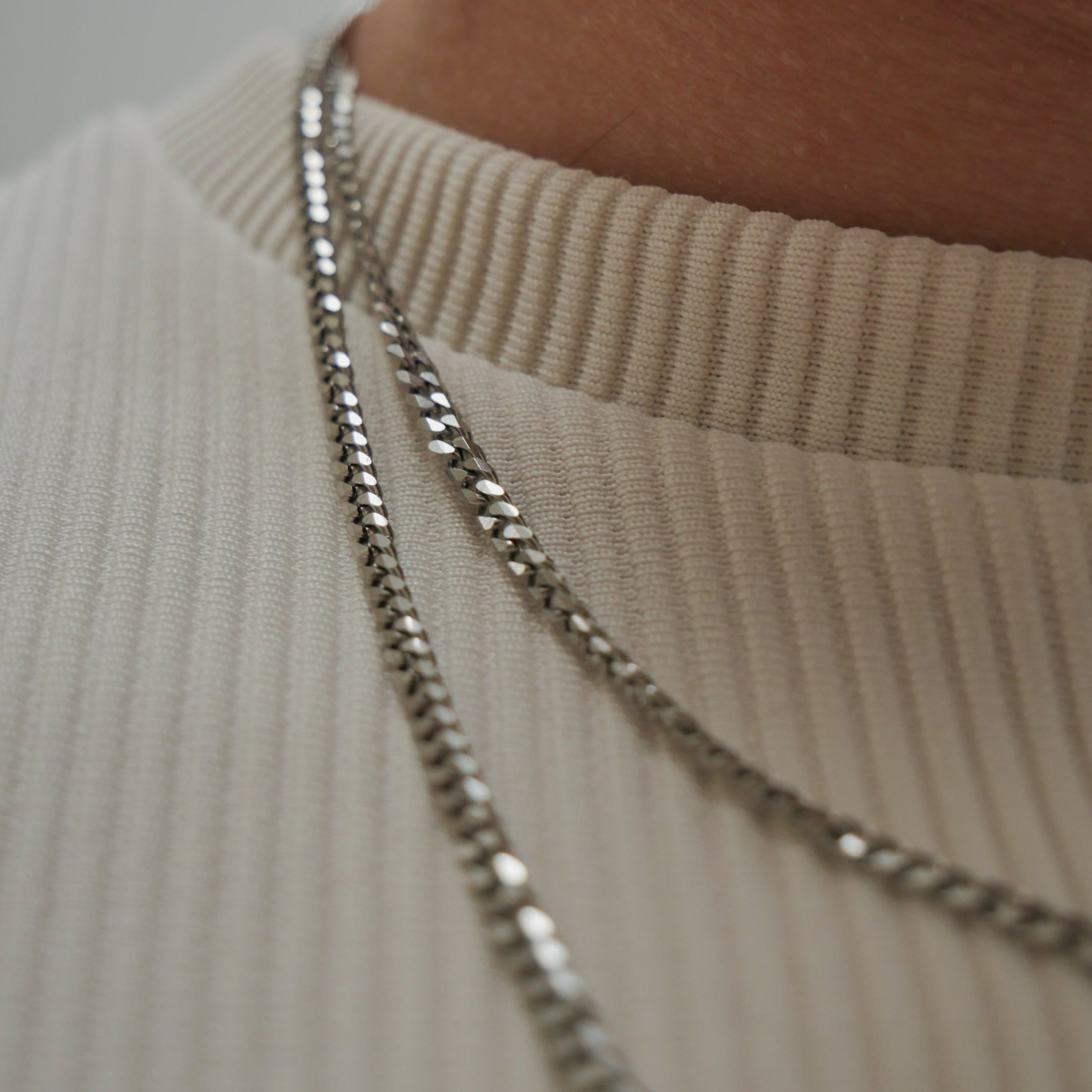 Minimal Sequence necklace - Silver-toned