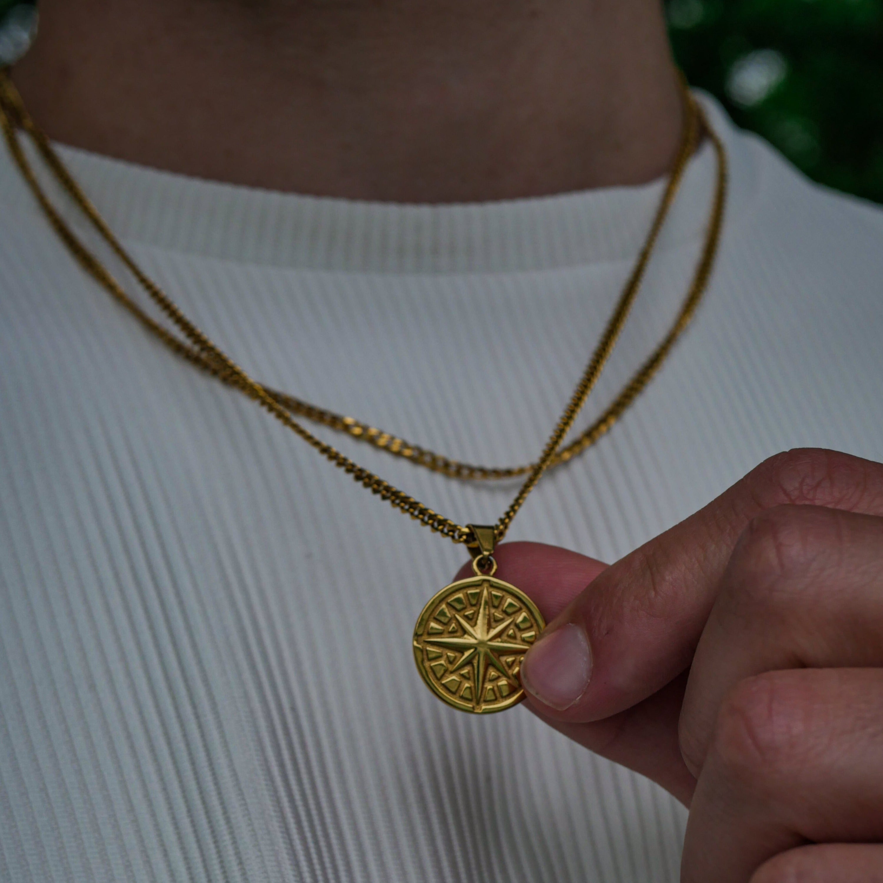 NL Compass pendant 2.0 - Gold-toned