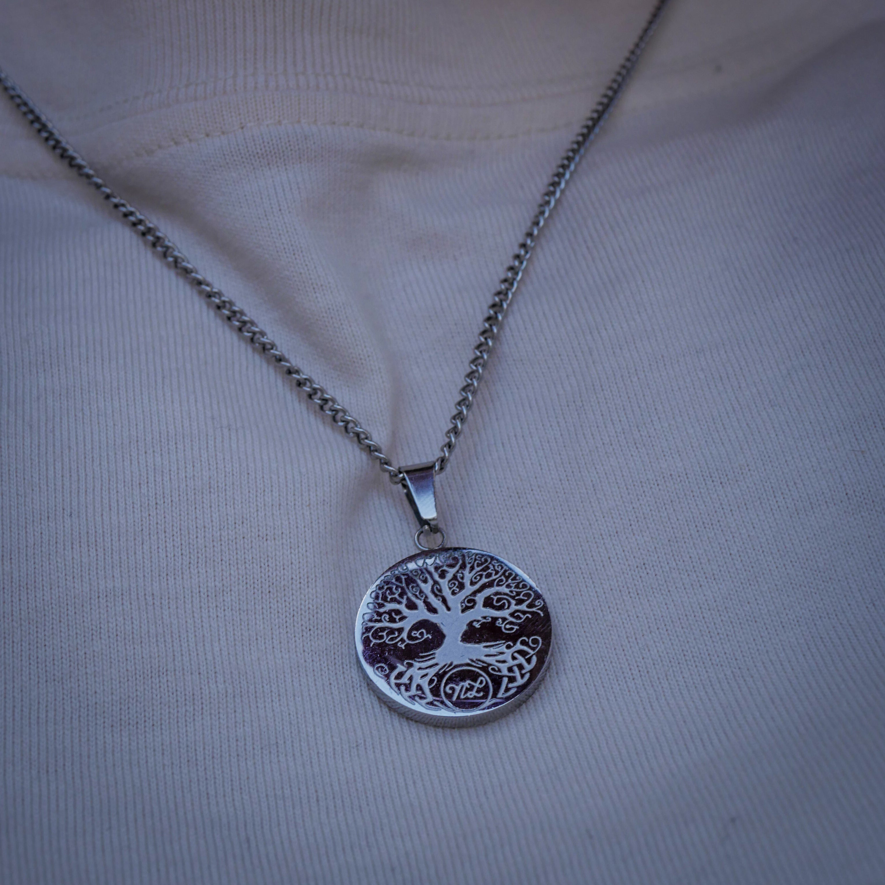 NL Yggdrasil pendant - Silver-toned