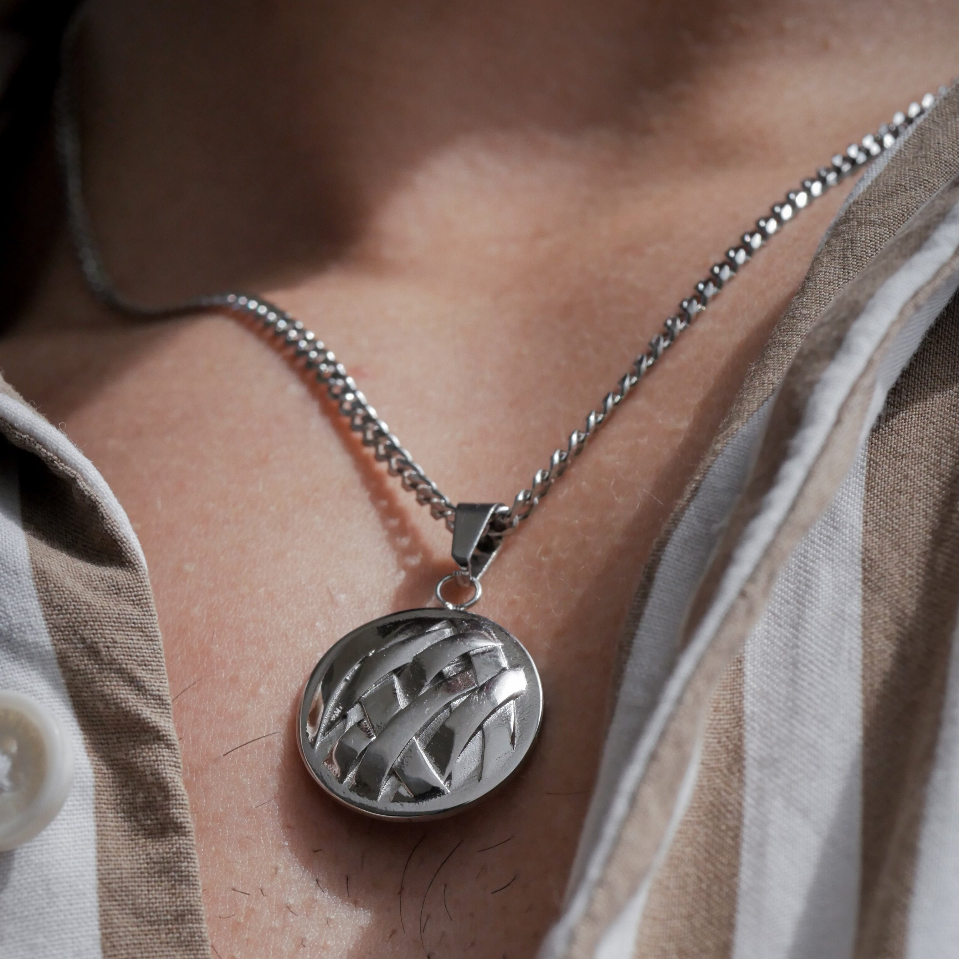 NL Armor pendant - Silver-toned