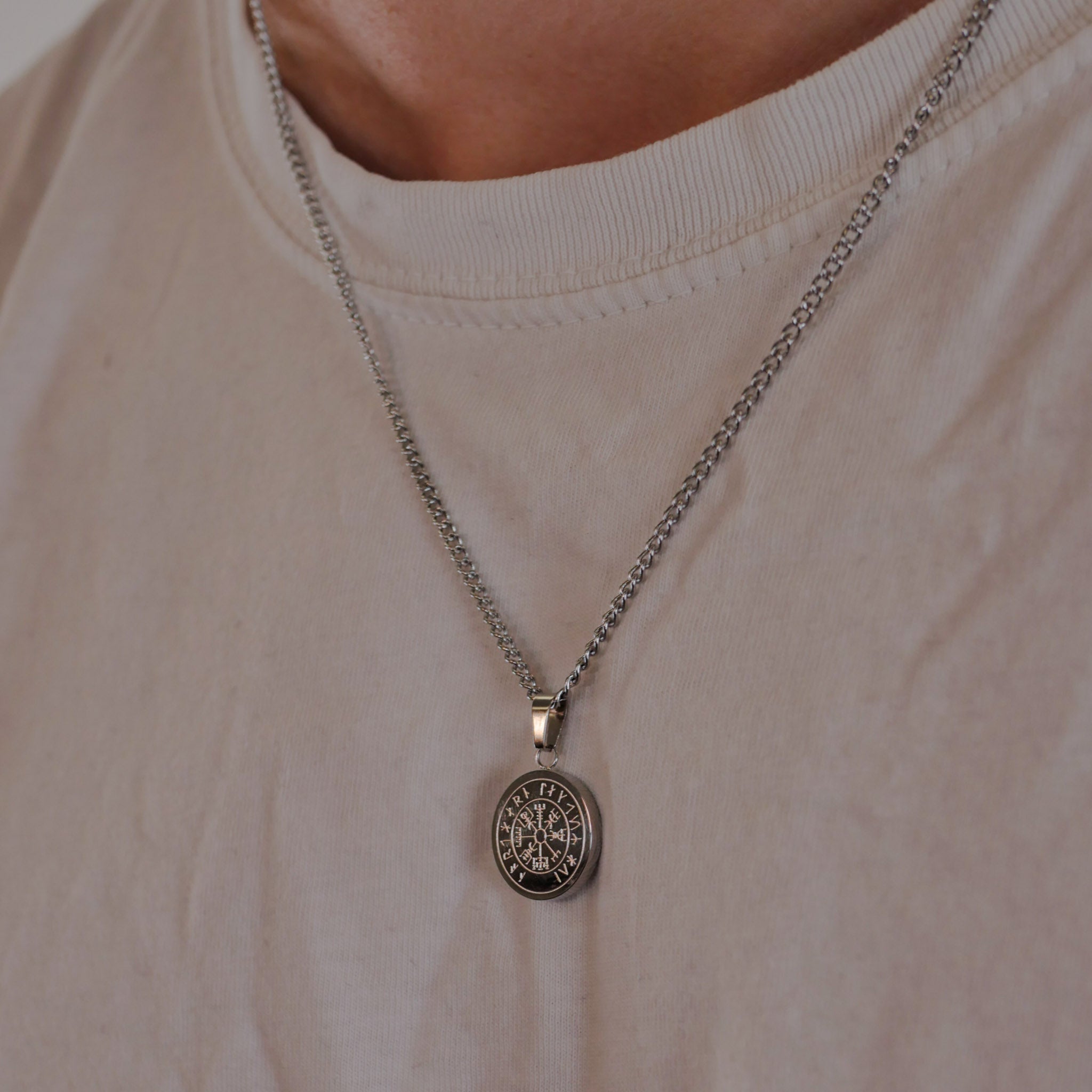 NL Minimal Vegvisir pendant - Silver-toned