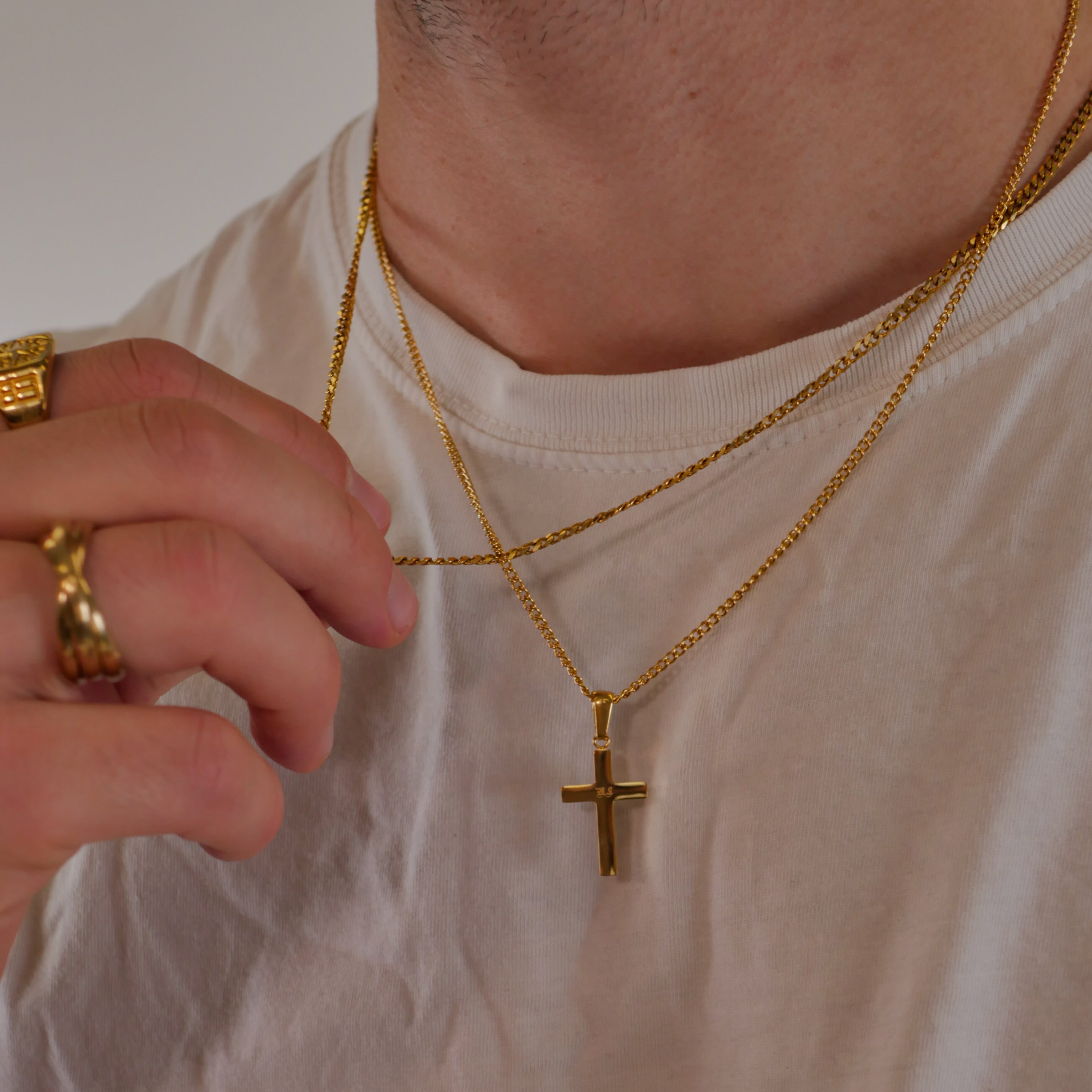 Cross chain - Gold-toned