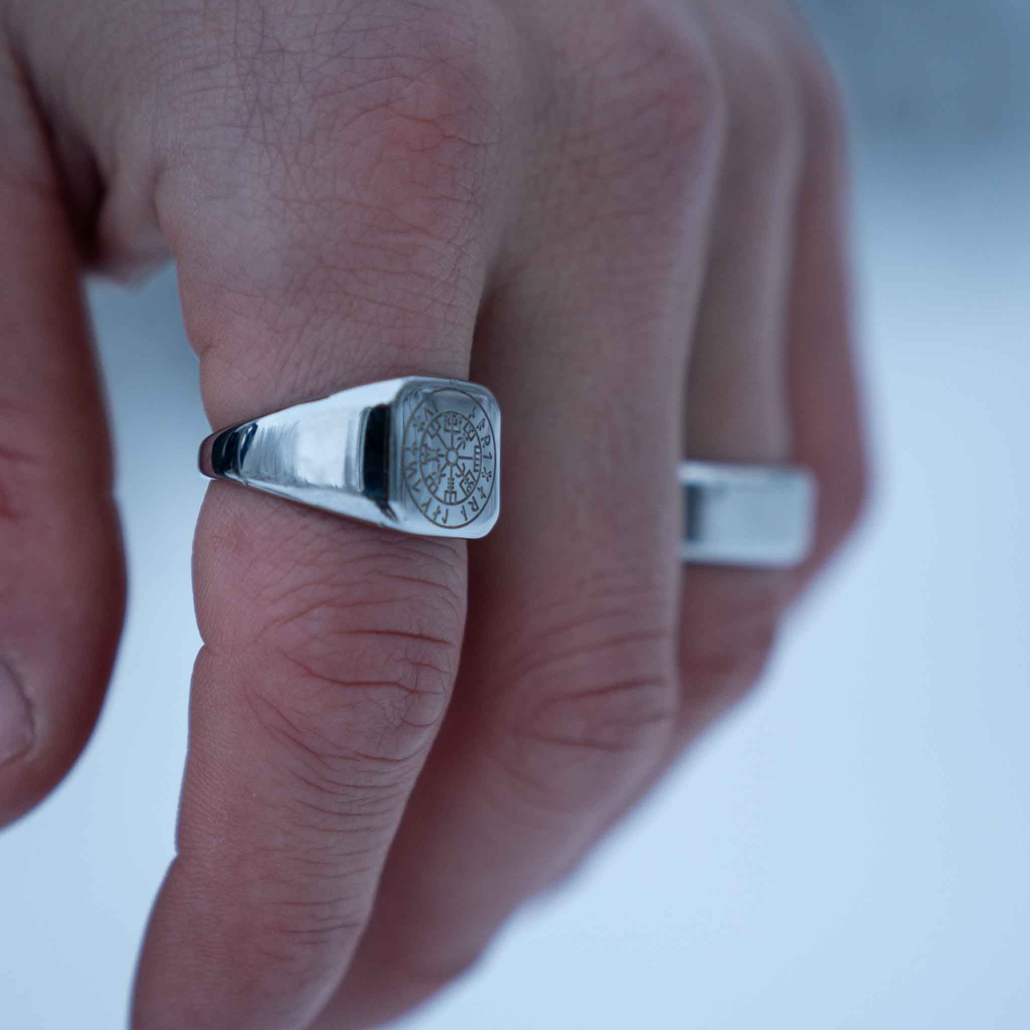 Vegvisir Signature - Silvertonad ring