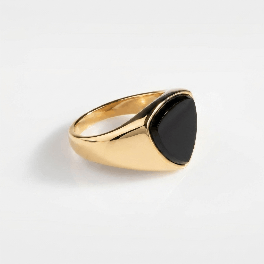 BLACK ONYX POLYGON SIGNET RING (GULD)