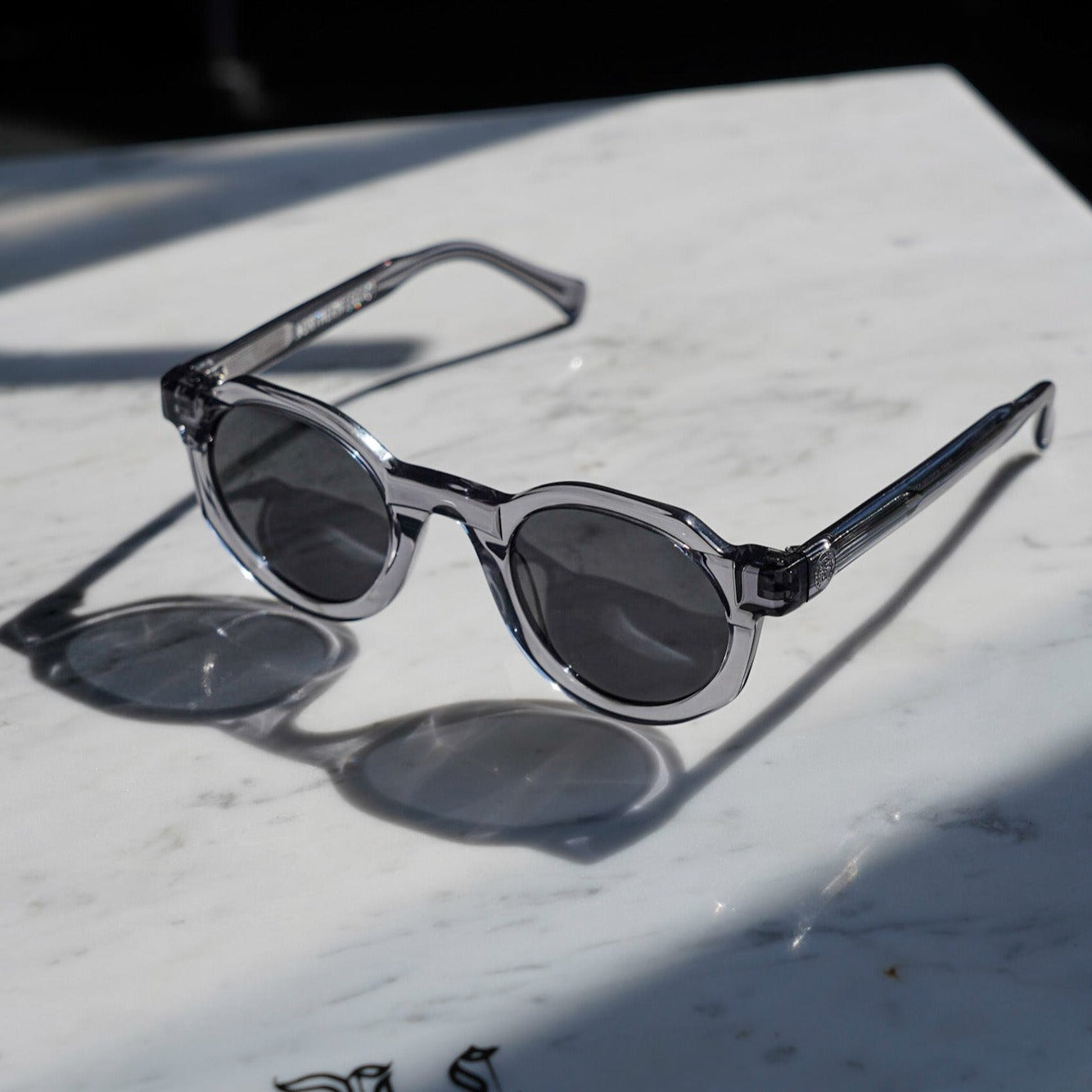 Signatursolglasögon - Transparent grey