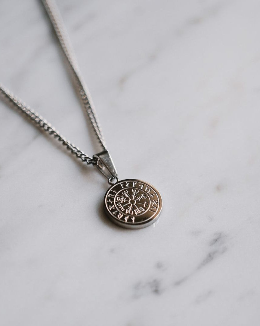 Minimal Vegvisir halskæde, Sølvtonet